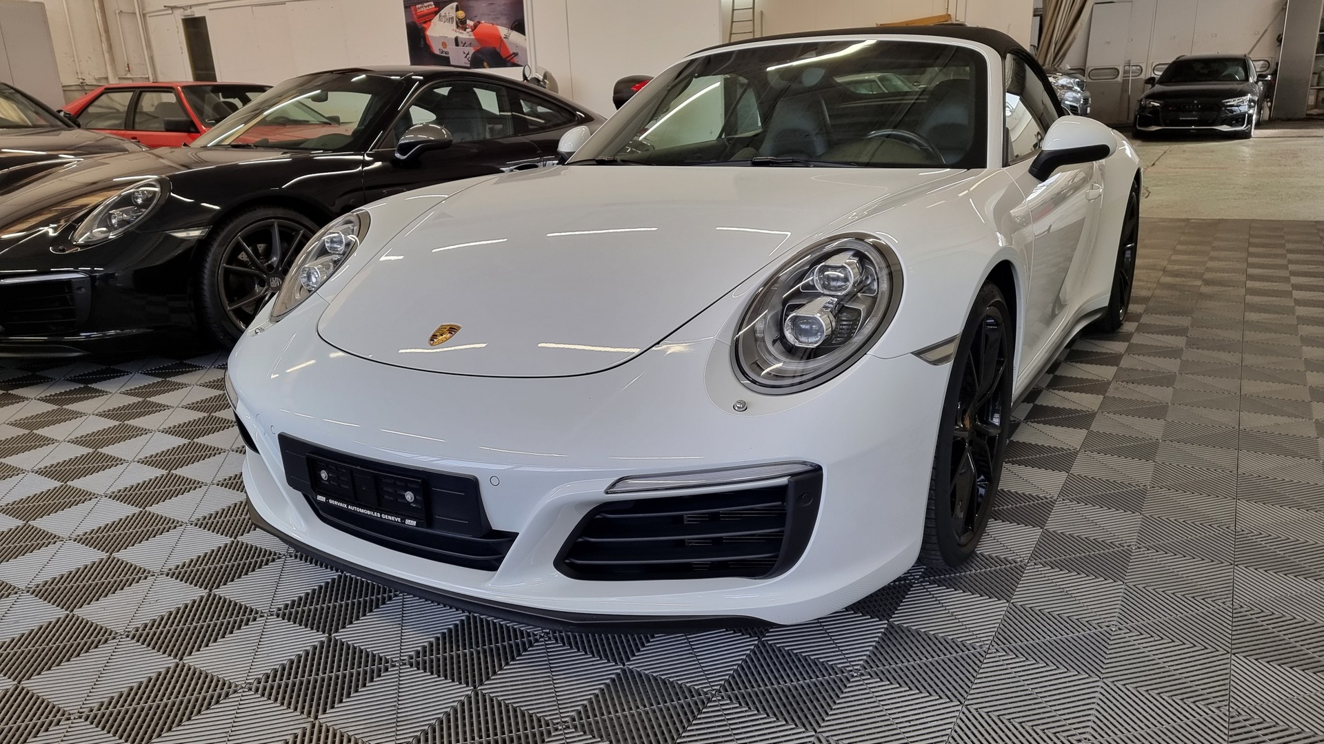 PORSCHE 911 Carrera 4S Cabrio PDK (991.2)-showroom-element-1