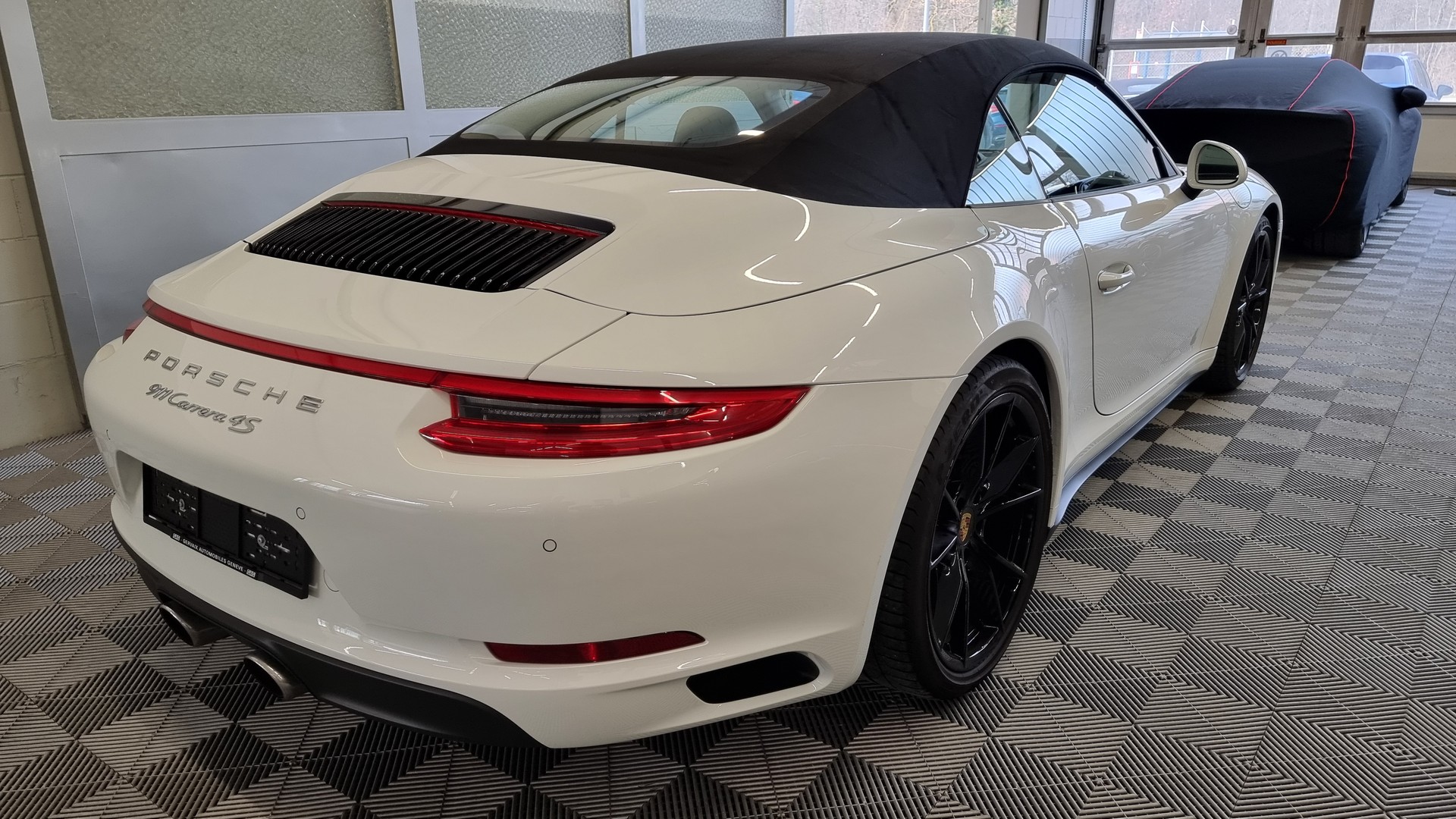 PORSCHE 911 Carrera 4S Cabrio PDK (991.2)-showroom-element-3
