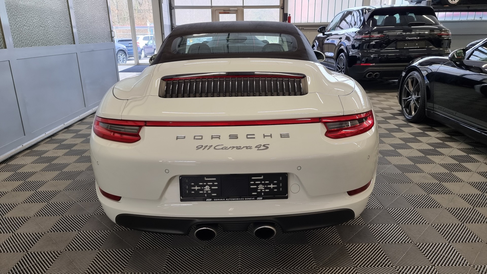 PORSCHE 911 Carrera 4S Cabrio PDK (991.2)-image-4