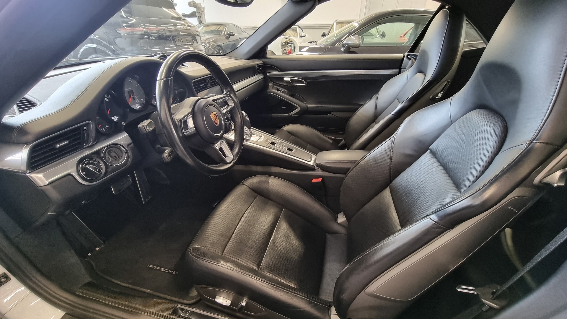 PORSCHE 911 Carrera 4S Cabrio PDK (991.2)-image-8