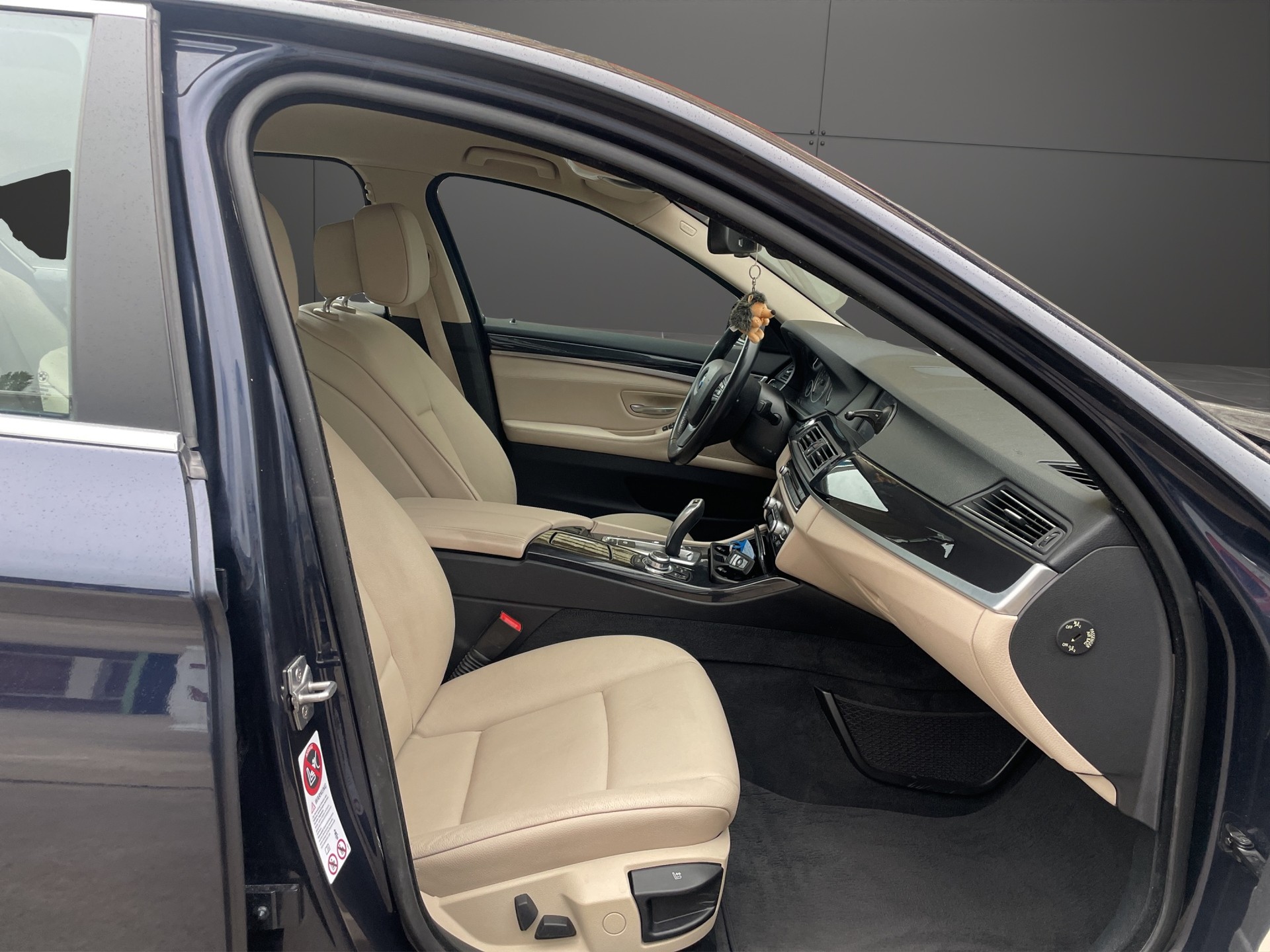 BMW 528i xDrive Steptronic-image-14