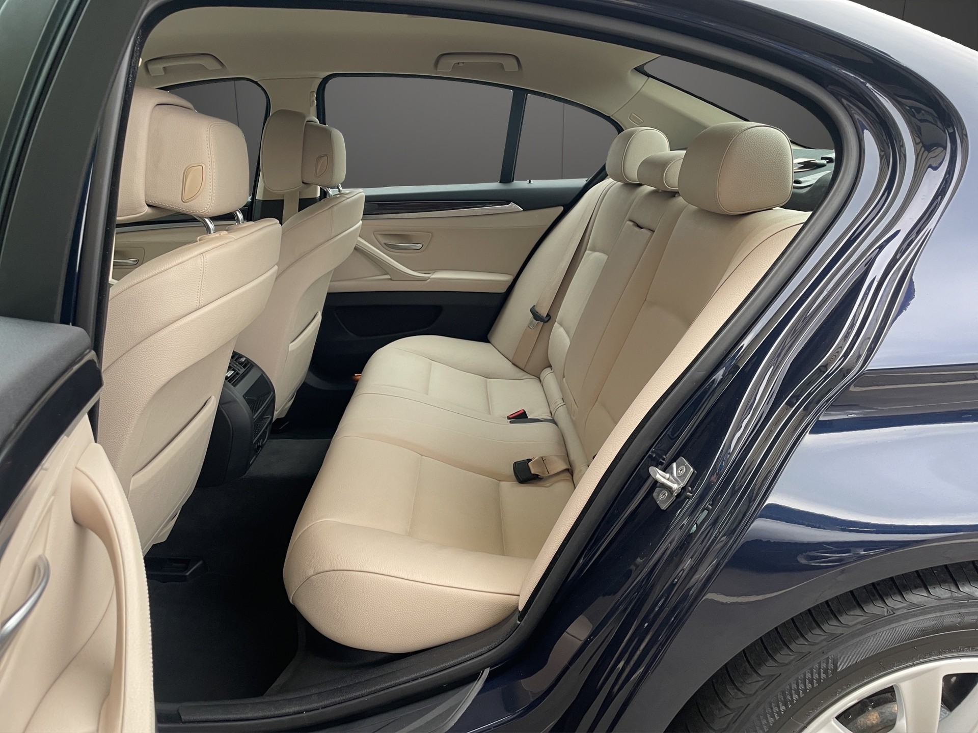 BMW 528i xDrive Steptronic-image-7