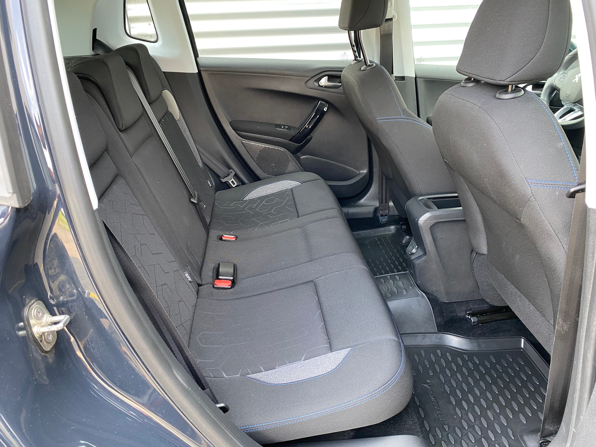 PEUGEOT 2008 1.2 PureTech Signture Frisch ab MFK und Service (Juni 2025) Automat-image-14