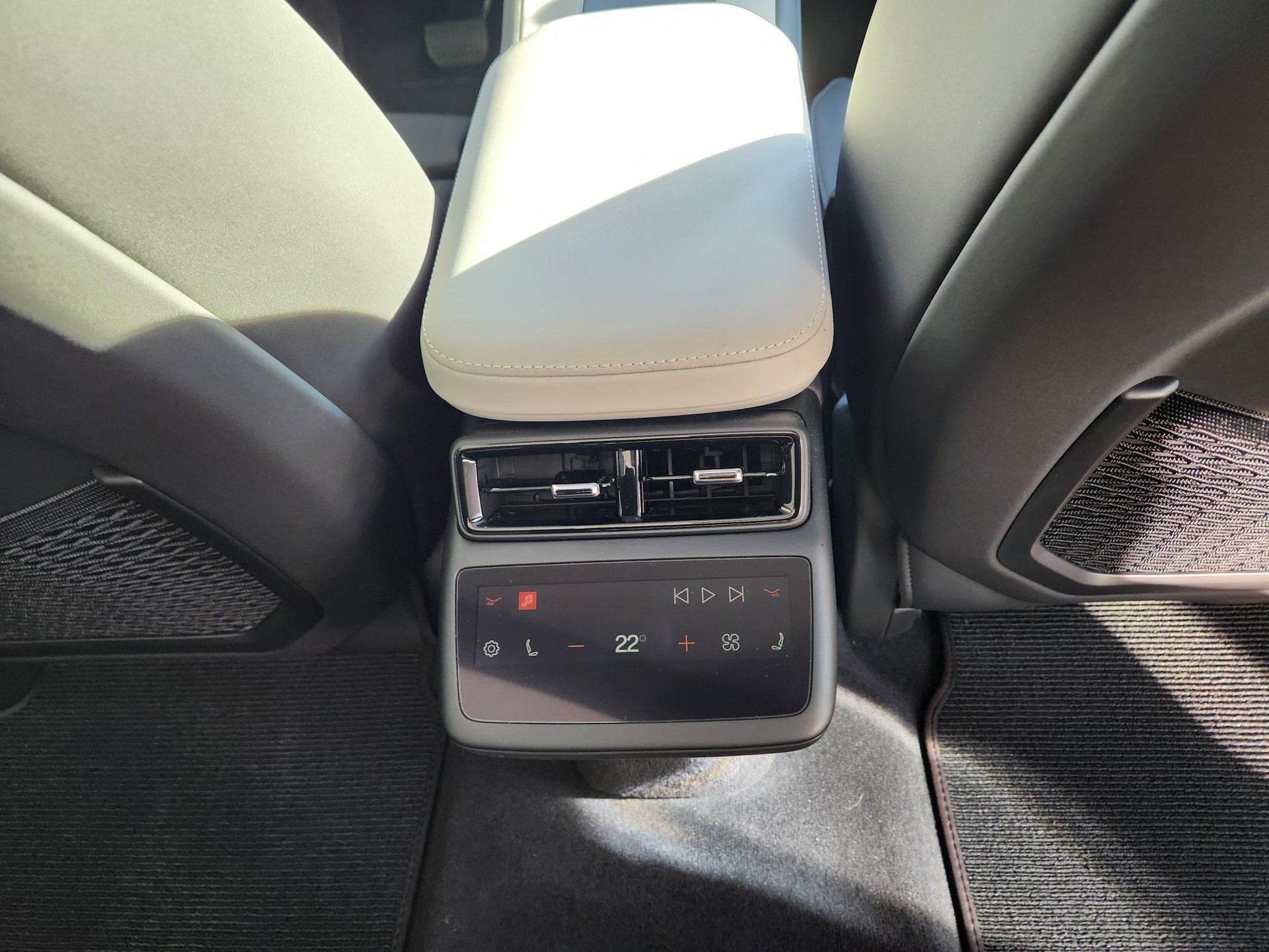 POLESTAR Polestar 4 Long Range Single 100kWh ** GRATIS SERVICE -PILOT PAKET -21 ZOLL -PANORAMA -ASSIS.PAKET -GARANTIE BIS 04.2032-image-18