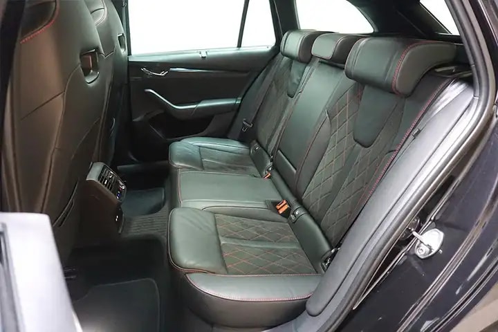 SKODA Octavia Combi 2.0 TSI DSG RS-image-6