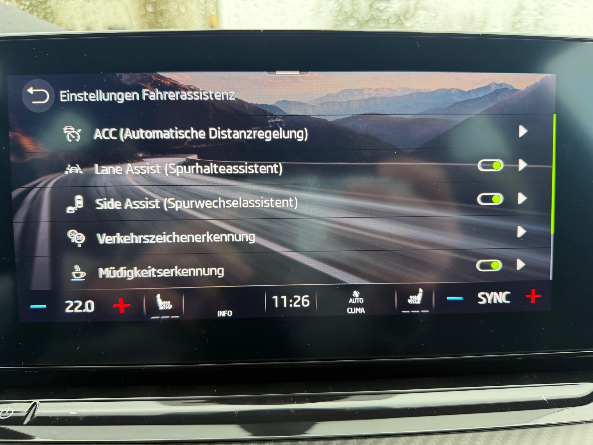 SKODA Octavia Combi 2.0 TSI DSG RS-image-14