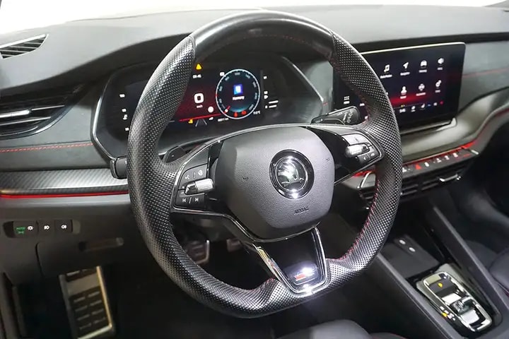 SKODA Octavia Combi 2.0 TSI DSG RS-image-5