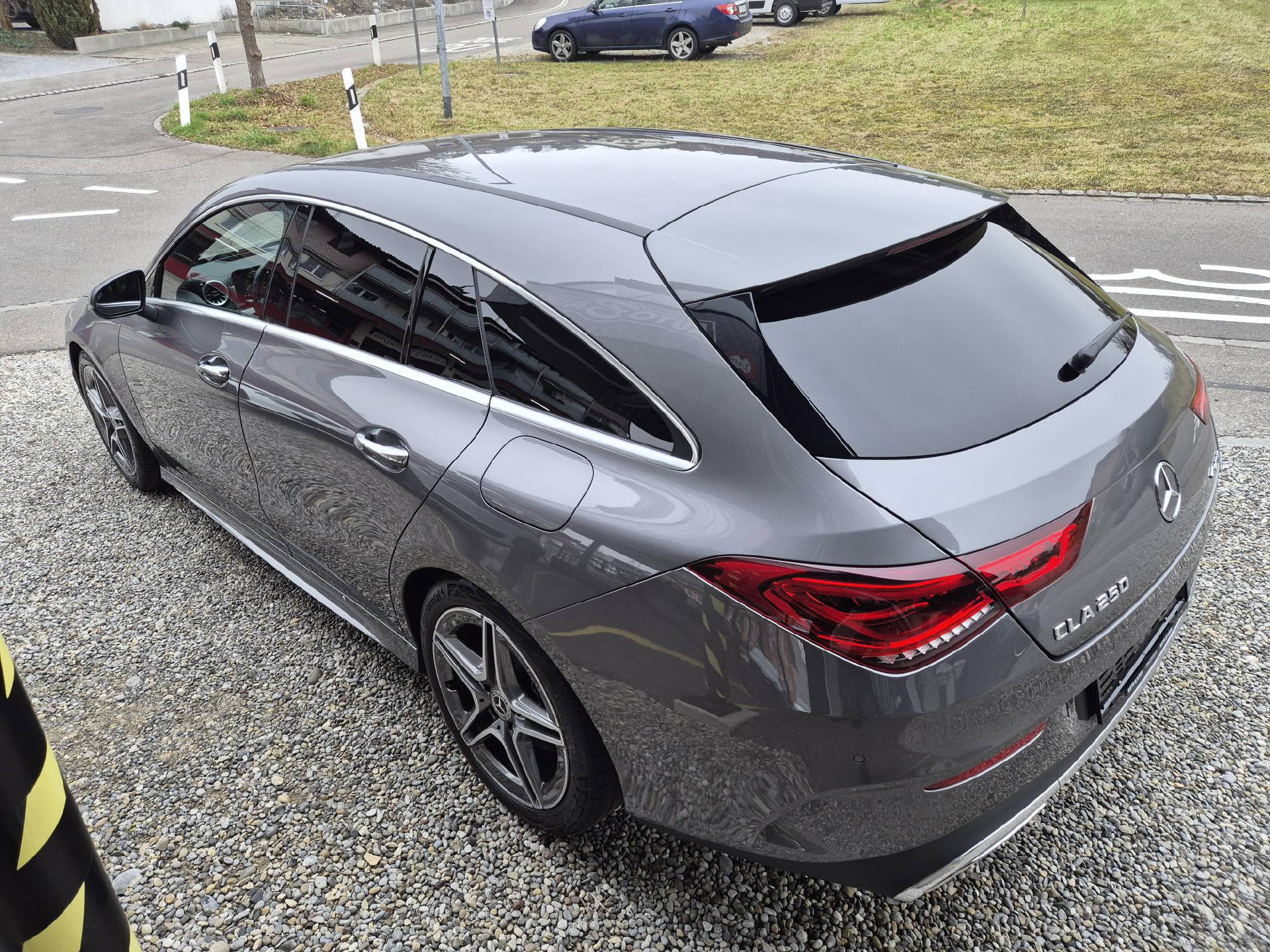 MERCEDES-BENZ CLA 250 AMG Line 4matic Shooting Brake-image-4