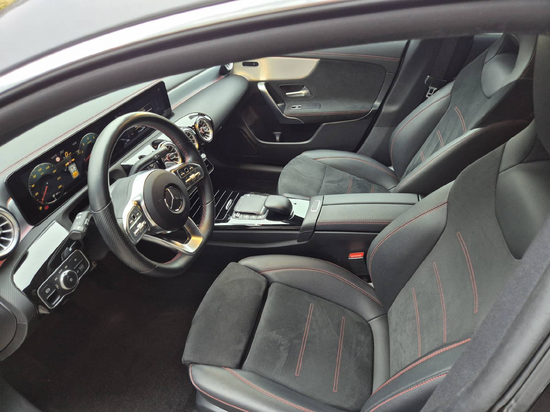 MERCEDES-BENZ CLA 250 AMG Line 4matic Shooting Brake-image-9