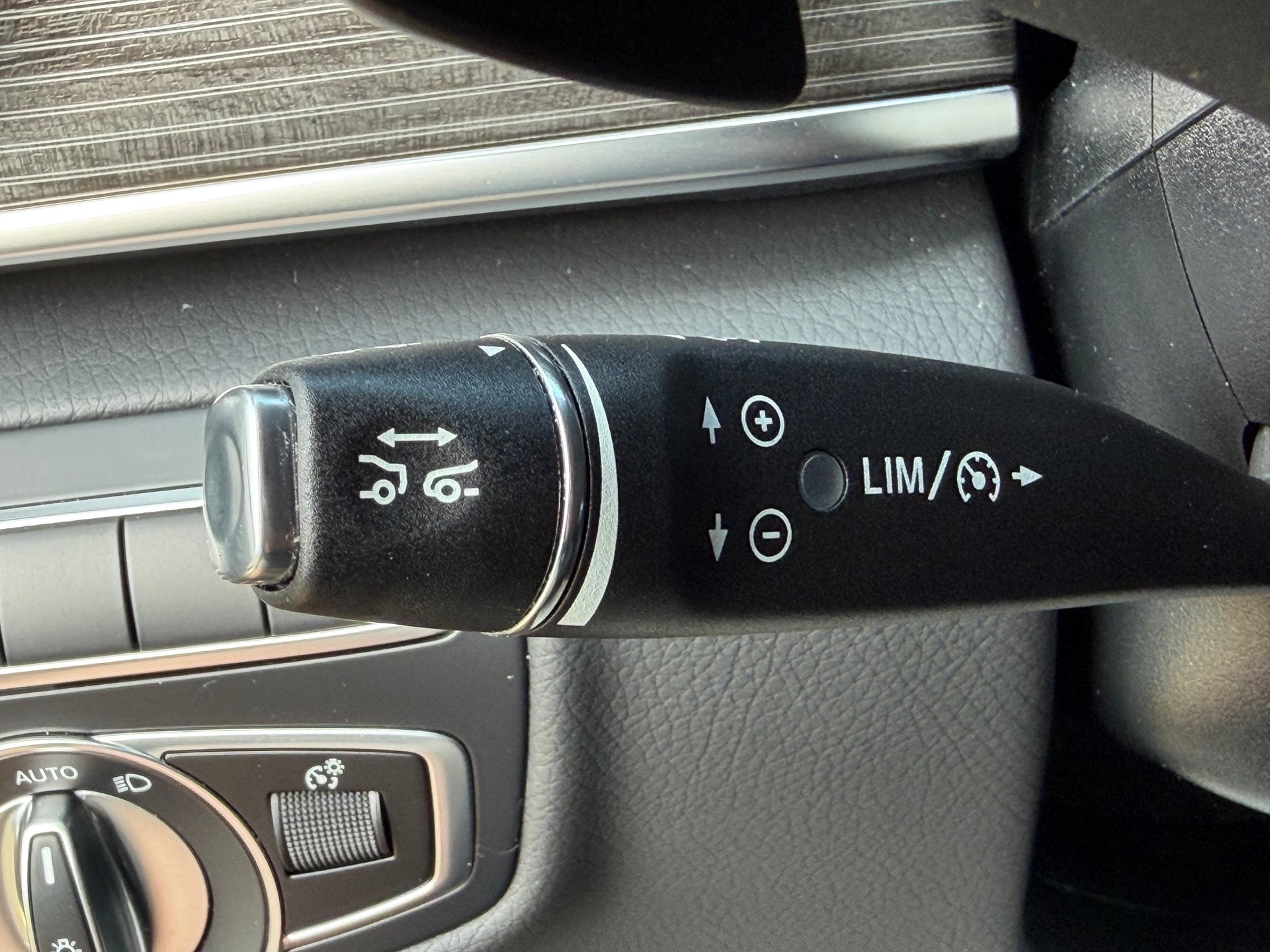 MERCEDES-BENZ V 300 d lang Avantgarde 4Matic 9G-Tronic-image-9