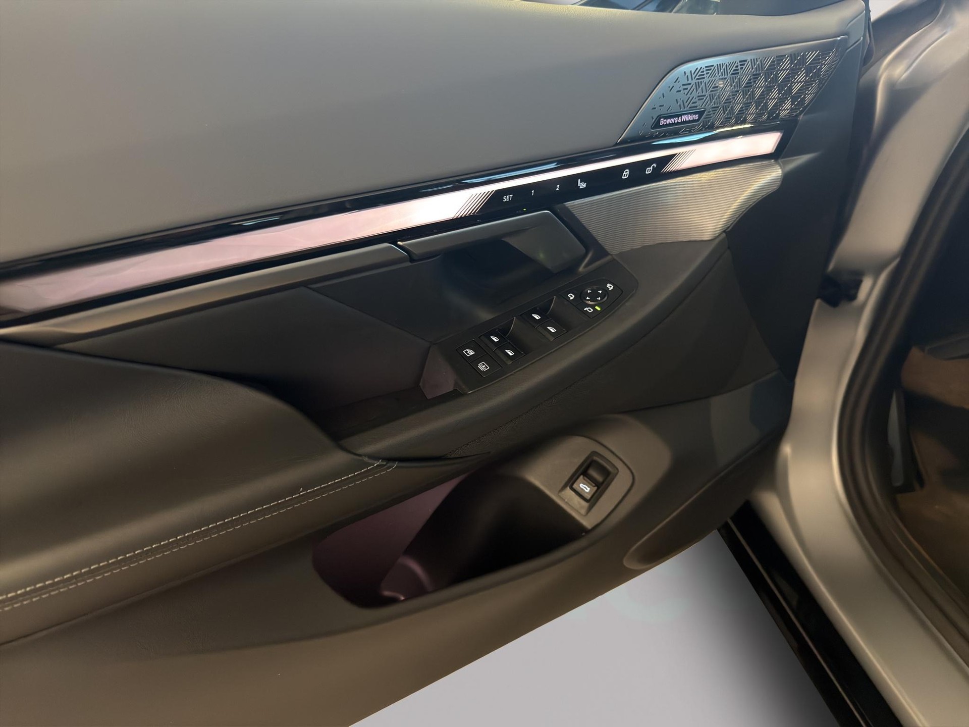 BMW 550e xDrive-image-17