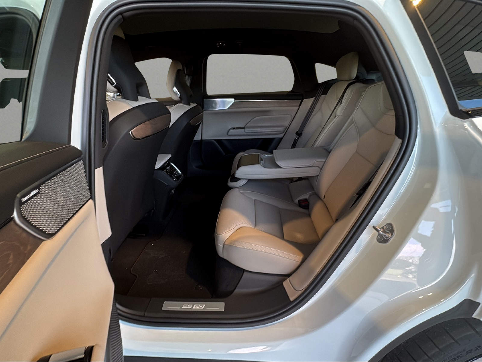 VOLVO ES90 Single 88 kWh Ultra-image-5