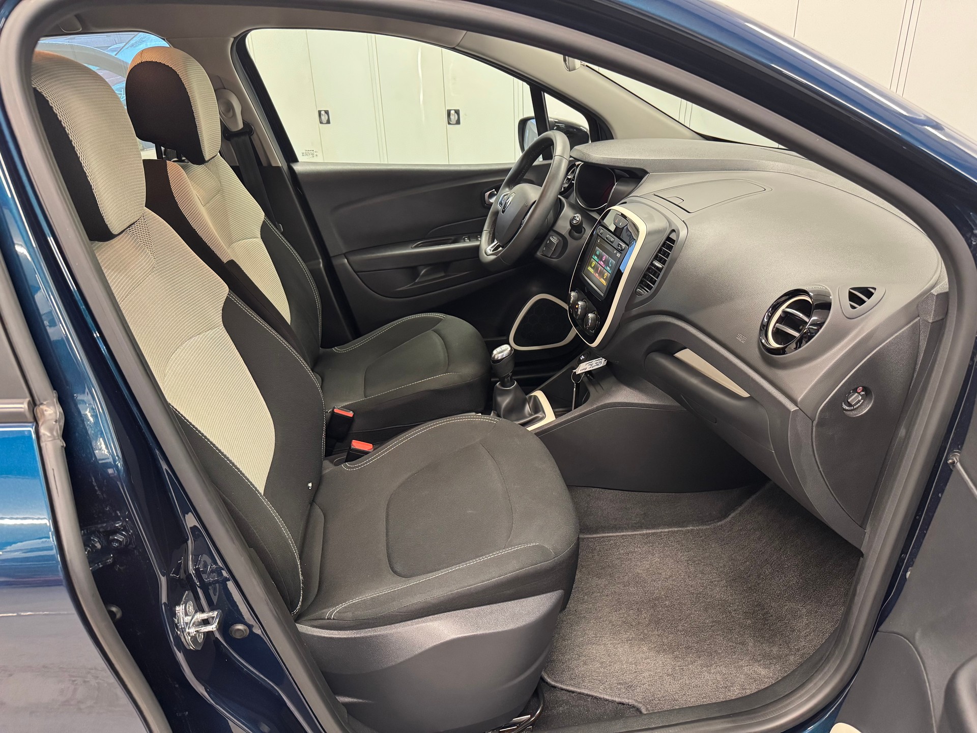 RENAULT Captur 0.9 12V Intens-image-10