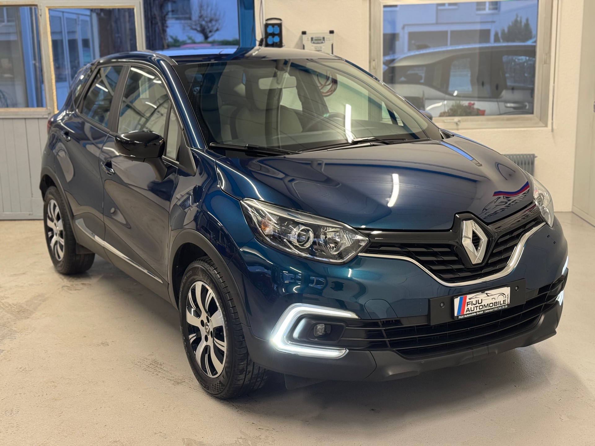 RENAULT Captur 0.9 12V Intens-image-2