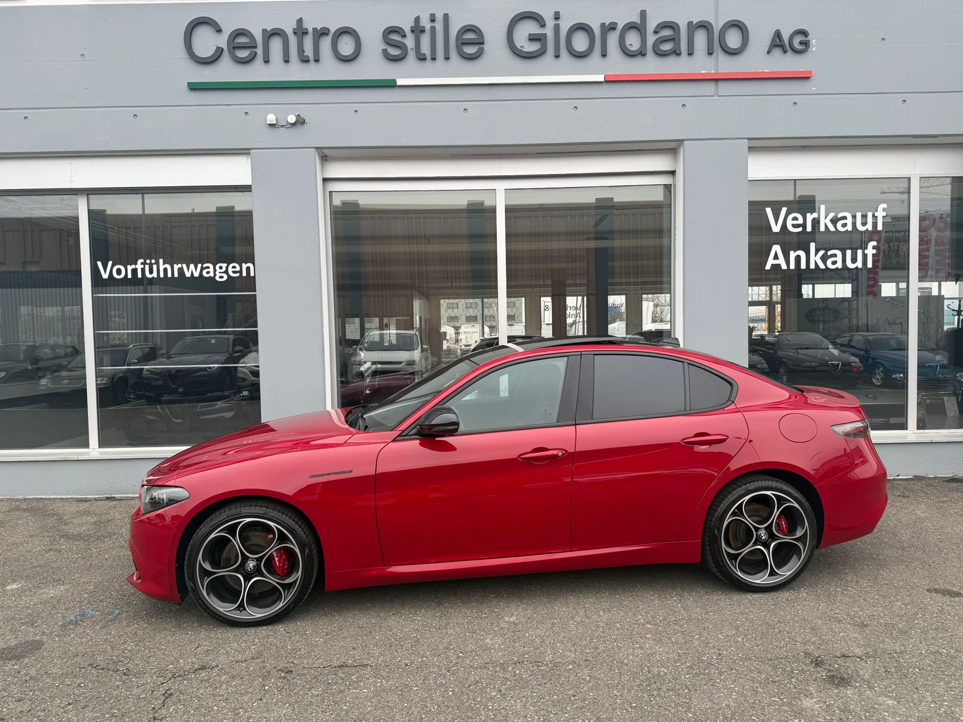ALFA ROMEO Giulia 2.0 Competizione Pack Sky 280PS Q4 AT8 MY23/24-showroom-element-1