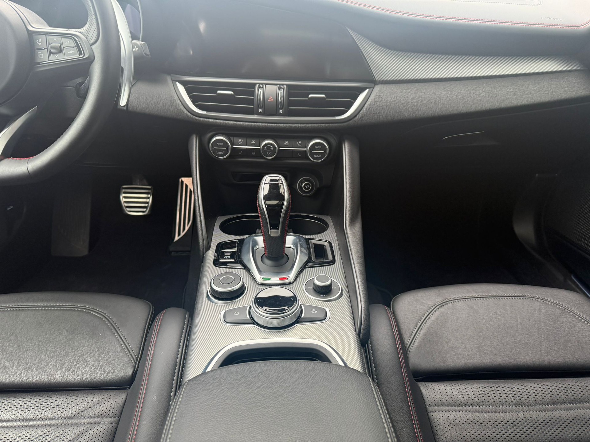 ALFA ROMEO Giulia 2.0 Competizione Pack Sky 280PS Q4 AT8 MY23/24-image-13