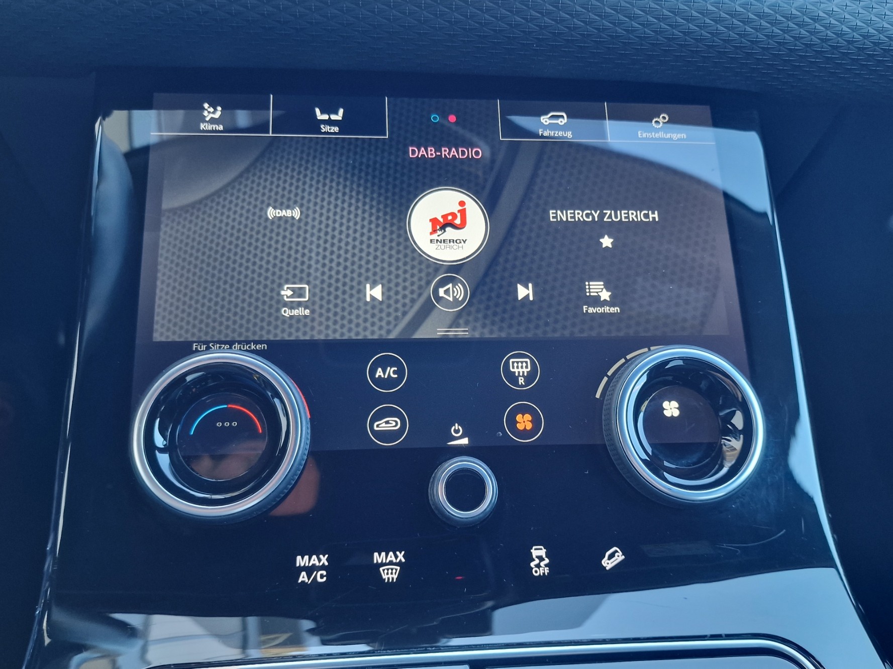 LAND ROVER Range Rover Velar R-Dynamic D 240 SE Automatic-image-11