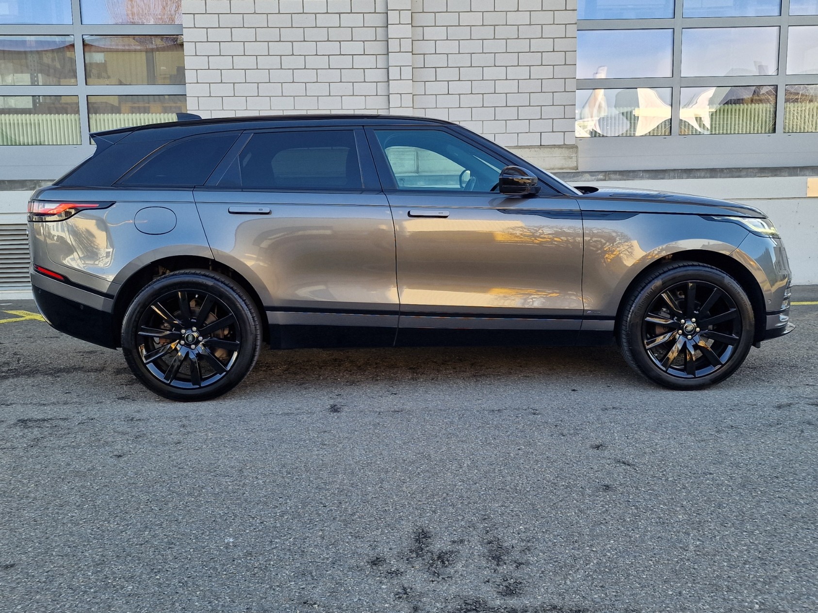LAND ROVER Range Rover Velar R-Dynamic D 240 SE Automatic-image-3