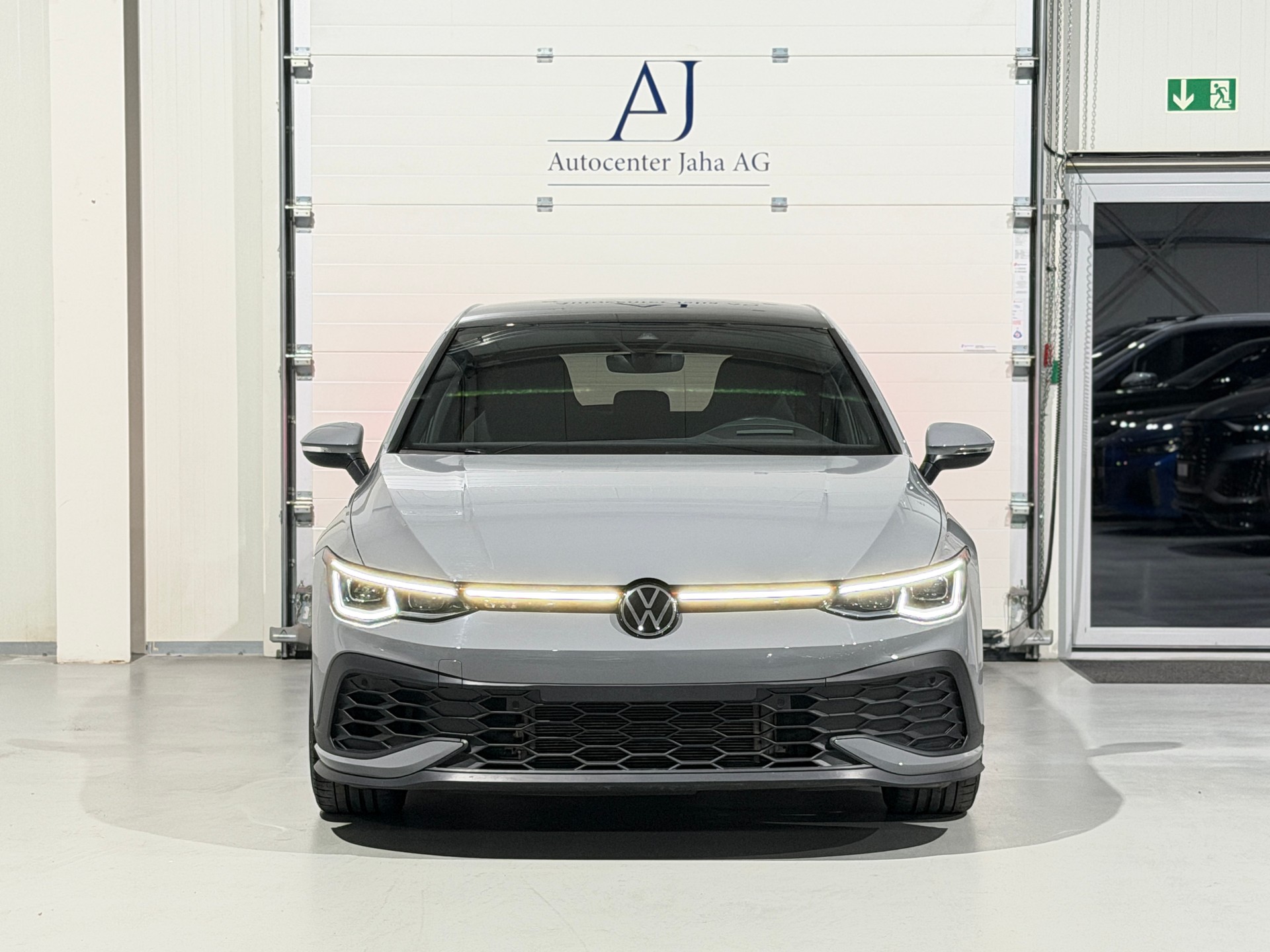 VW Golf 2.0 TSI GTI Clubsport DSG EDITION 45 / Akrapovic-showroom-element-3