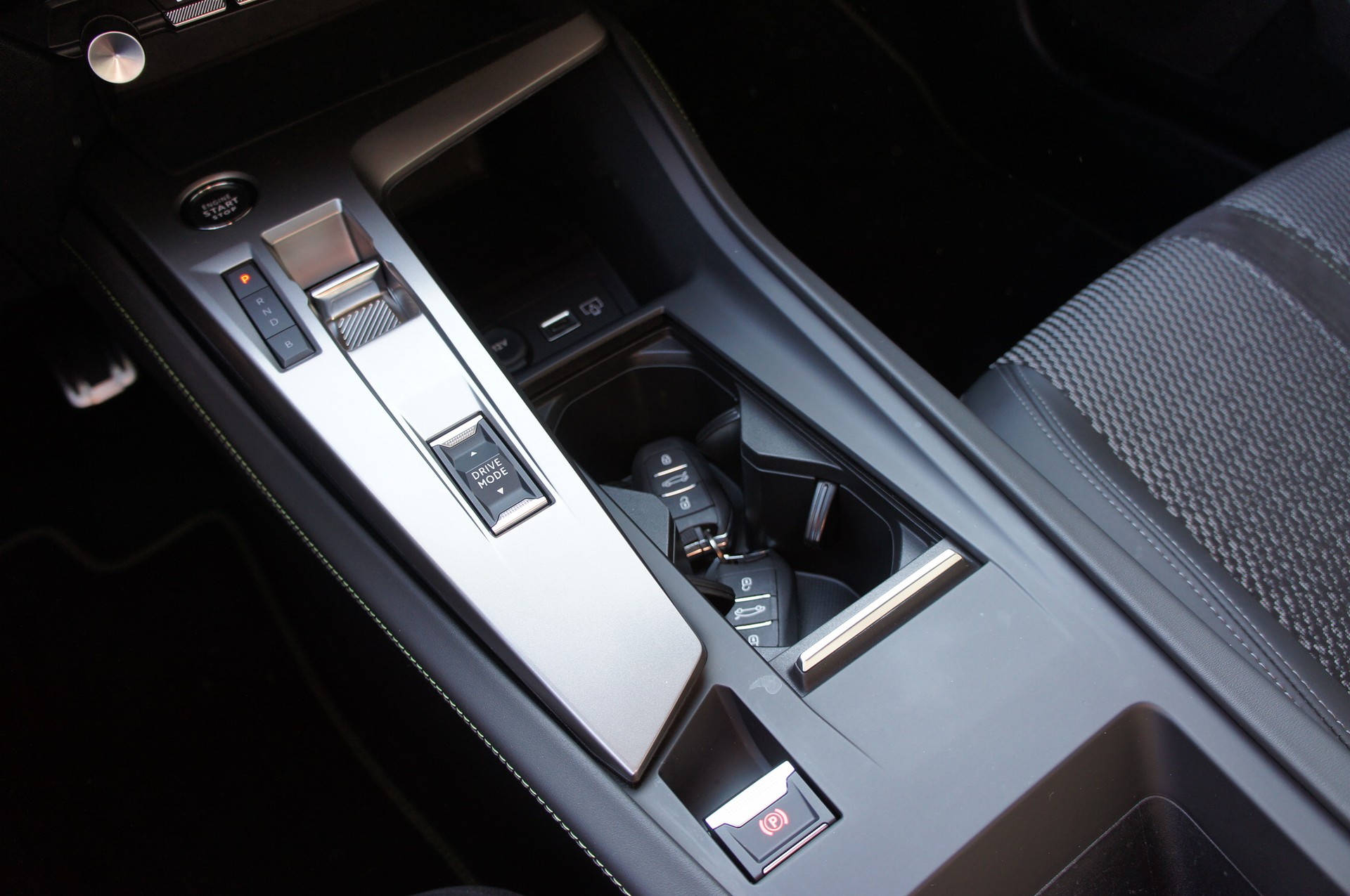 PEUGEOT 308 SW 1.6 PHEV 180 GT-image-15