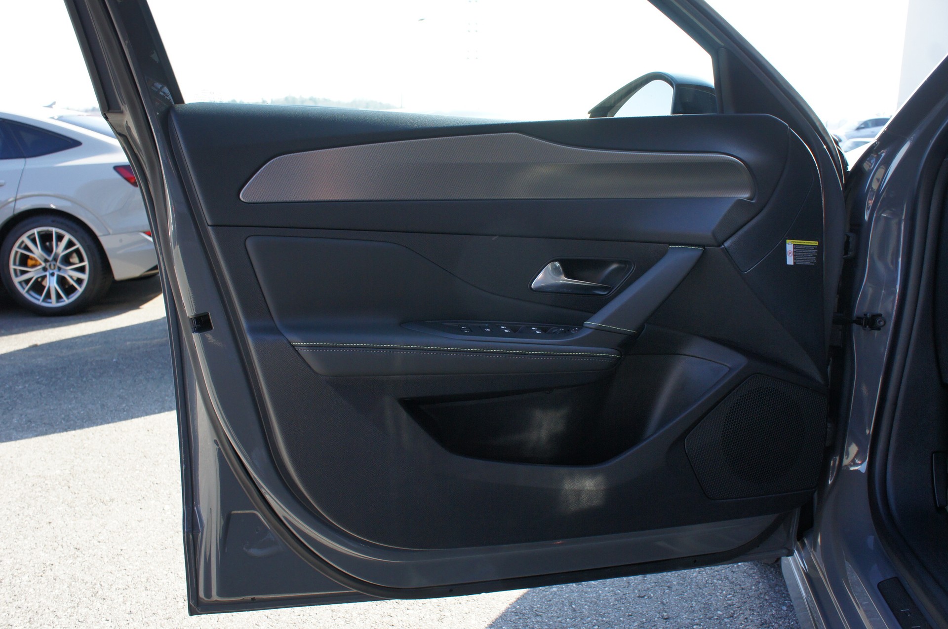 PEUGEOT 308 SW 1.6 PHEV 180 GT-image-11