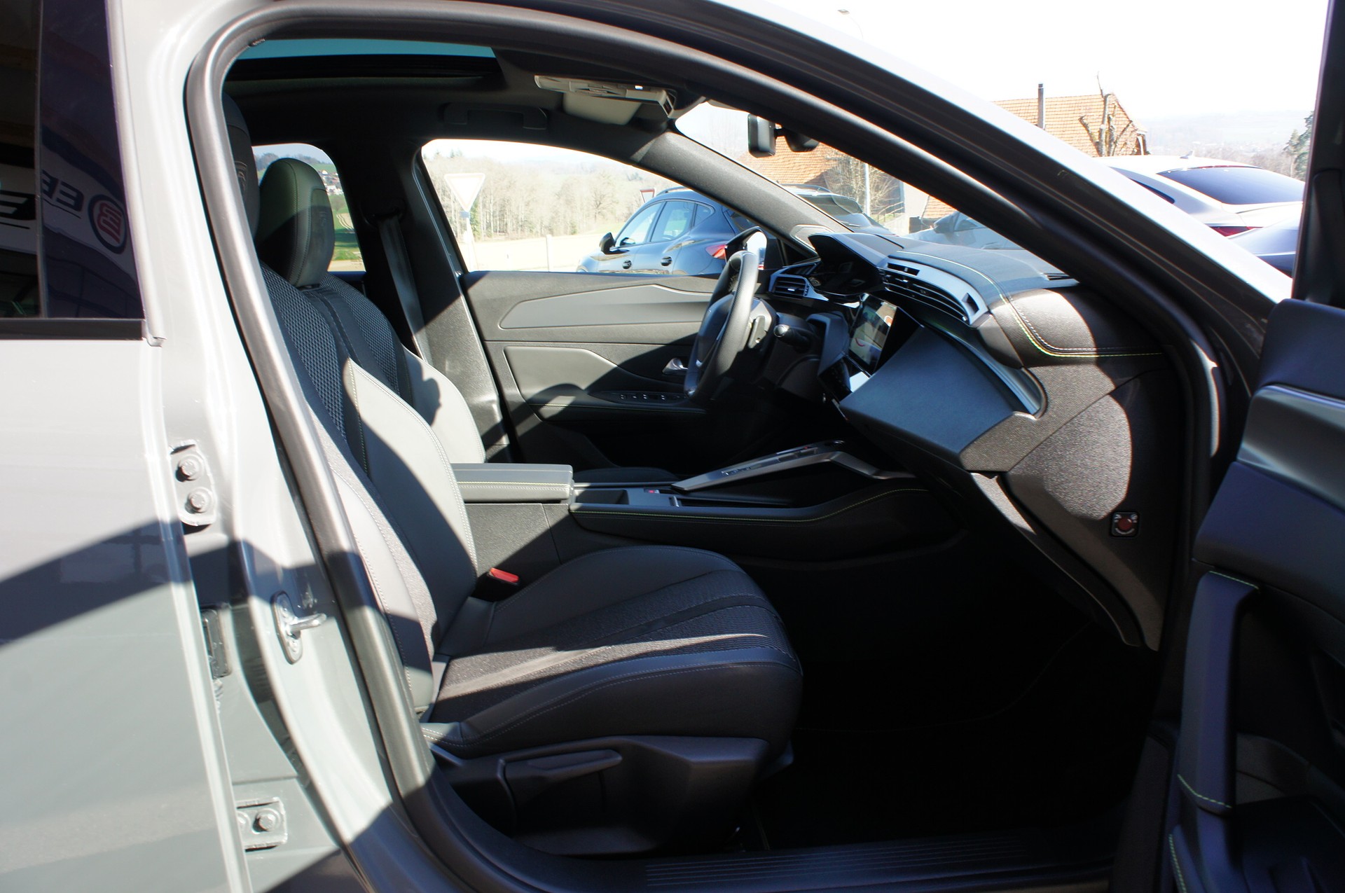 PEUGEOT 308 SW 1.6 PHEV 180 GT-image-8