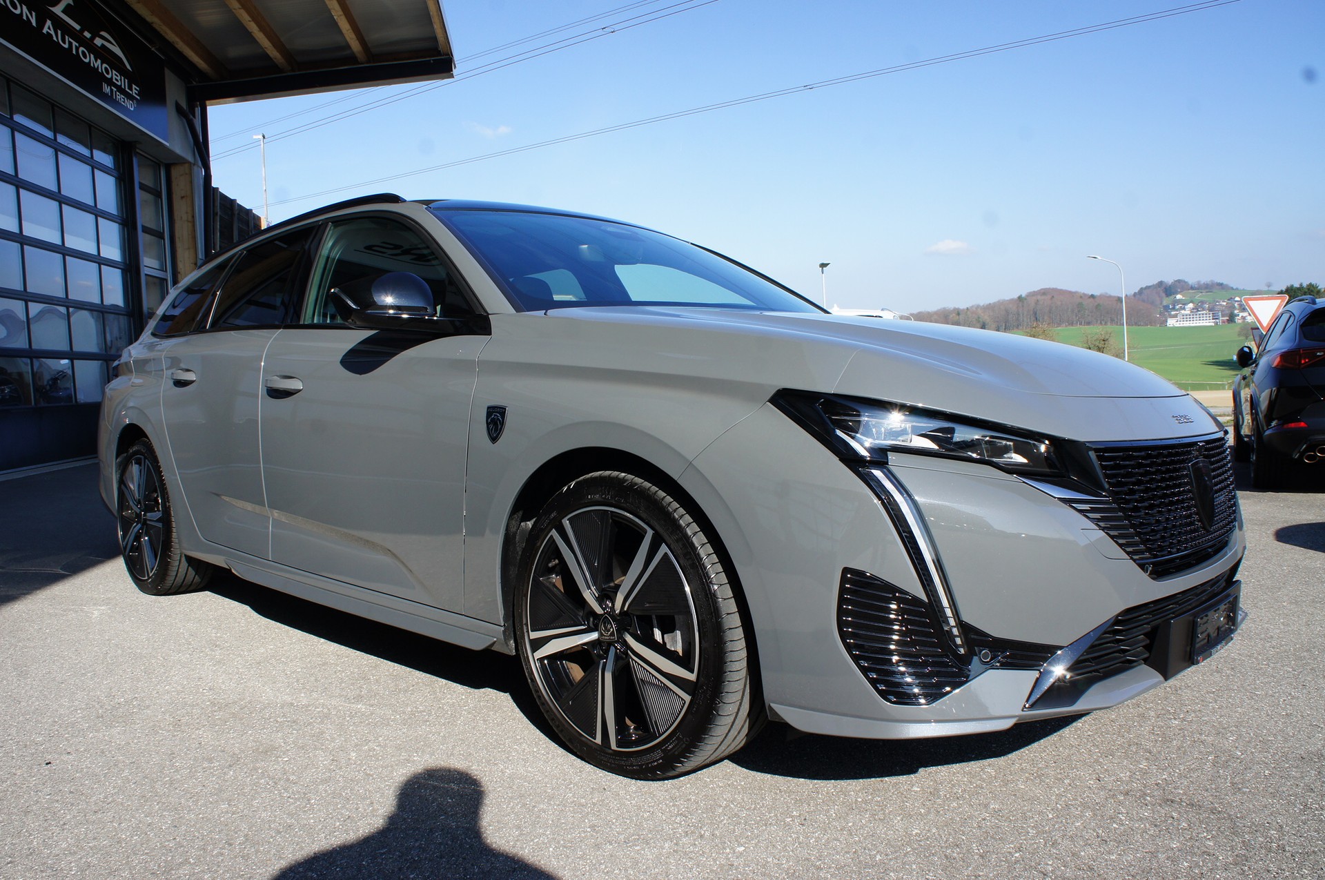PEUGEOT 308 SW 1.6 PHEV 180 GT-image-6