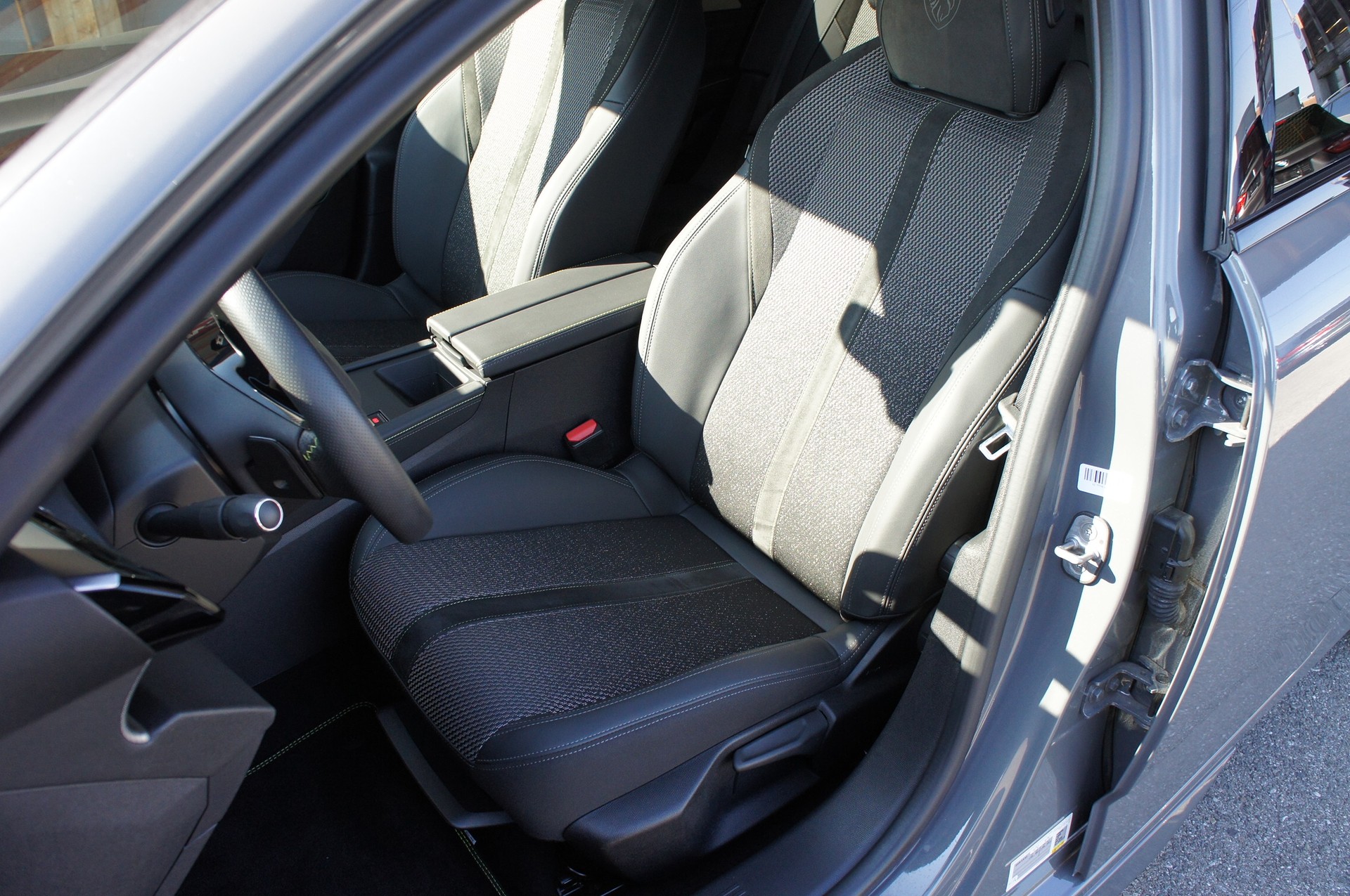 PEUGEOT 308 SW 1.6 PHEV 180 GT-image-13