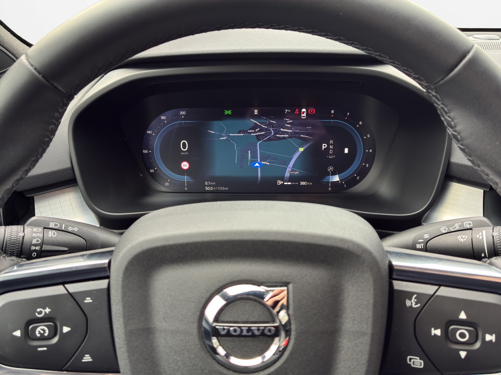 VOLVO XC40 2.0 B4 MH Plus Dark-image-15