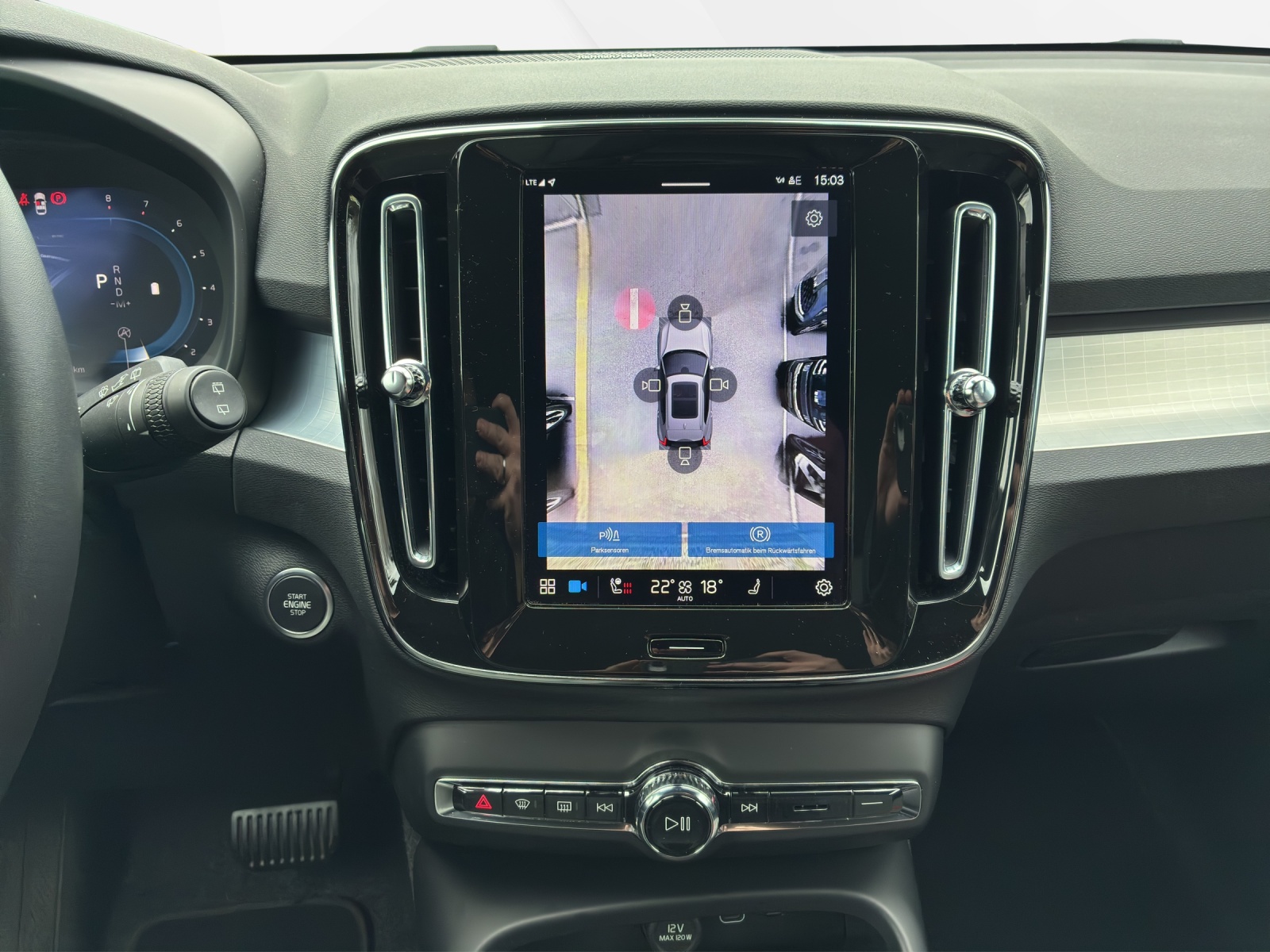 VOLVO XC40 2.0 B4 MH Plus Dark-image-12