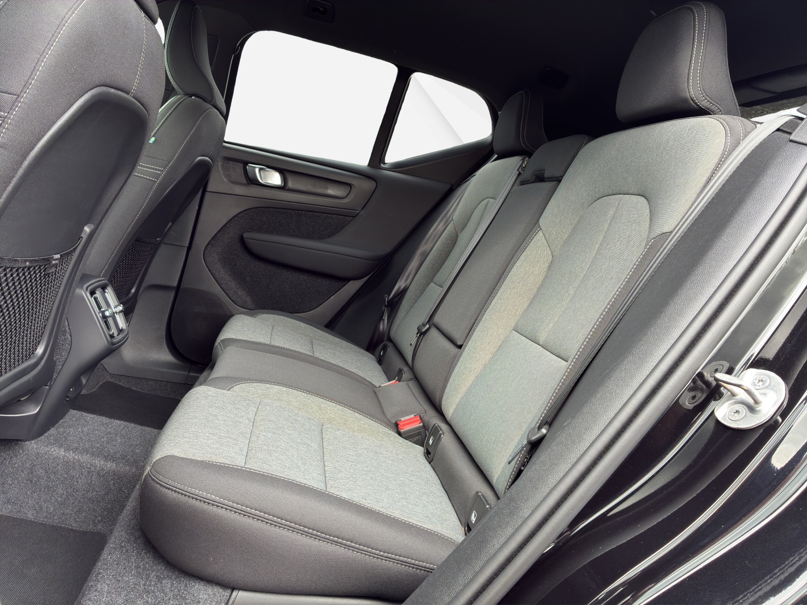 VOLVO XC40 2.0 B4 MH Plus Dark-image-13