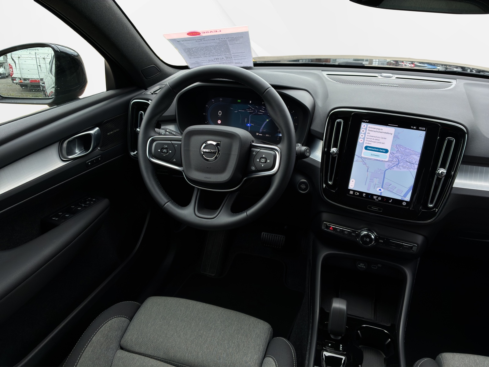 VOLVO XC40 2.0 B4 MH Plus Dark-image-10