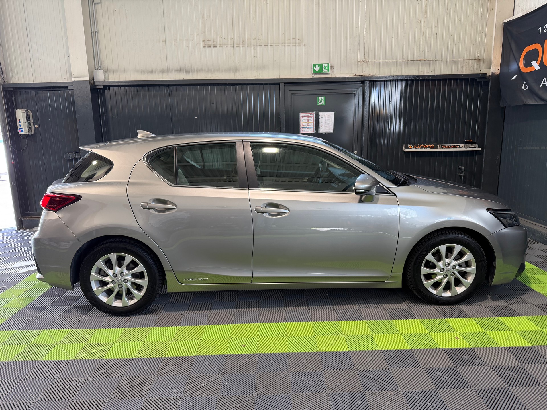 LEXUS CT 200h 1.8 excellence CVT-image-3