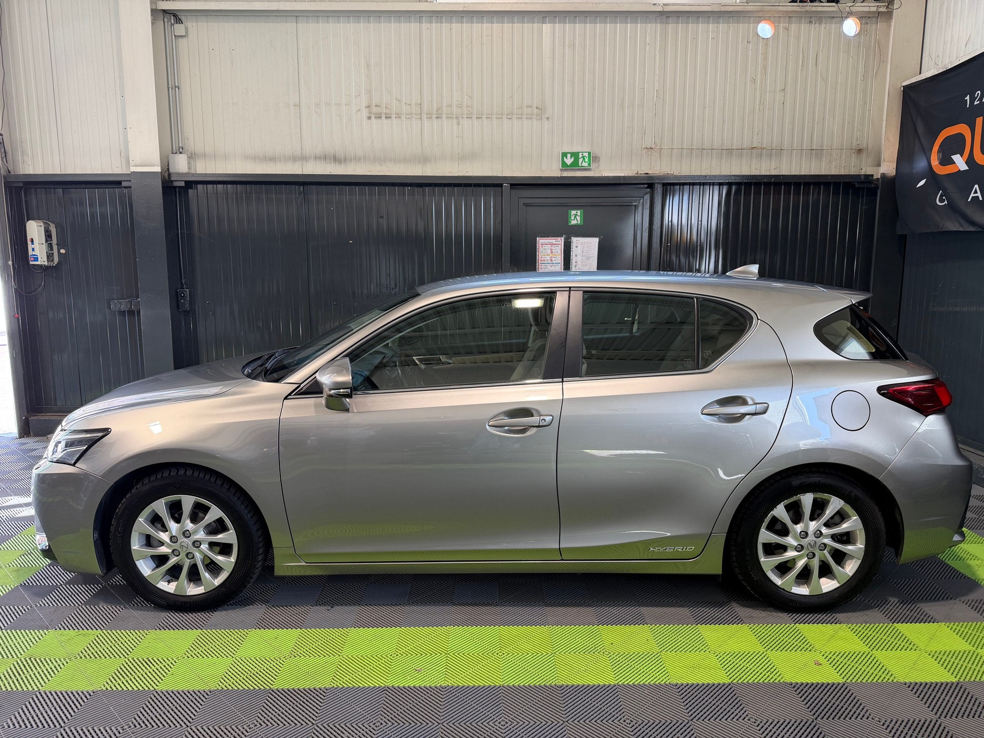 LEXUS CT 200h 1.8 excellence CVT-image-6