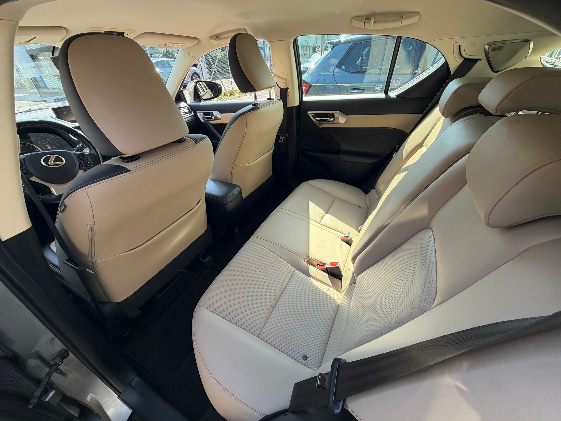 LEXUS CT 200h 1.8 excellence CVT-image-8