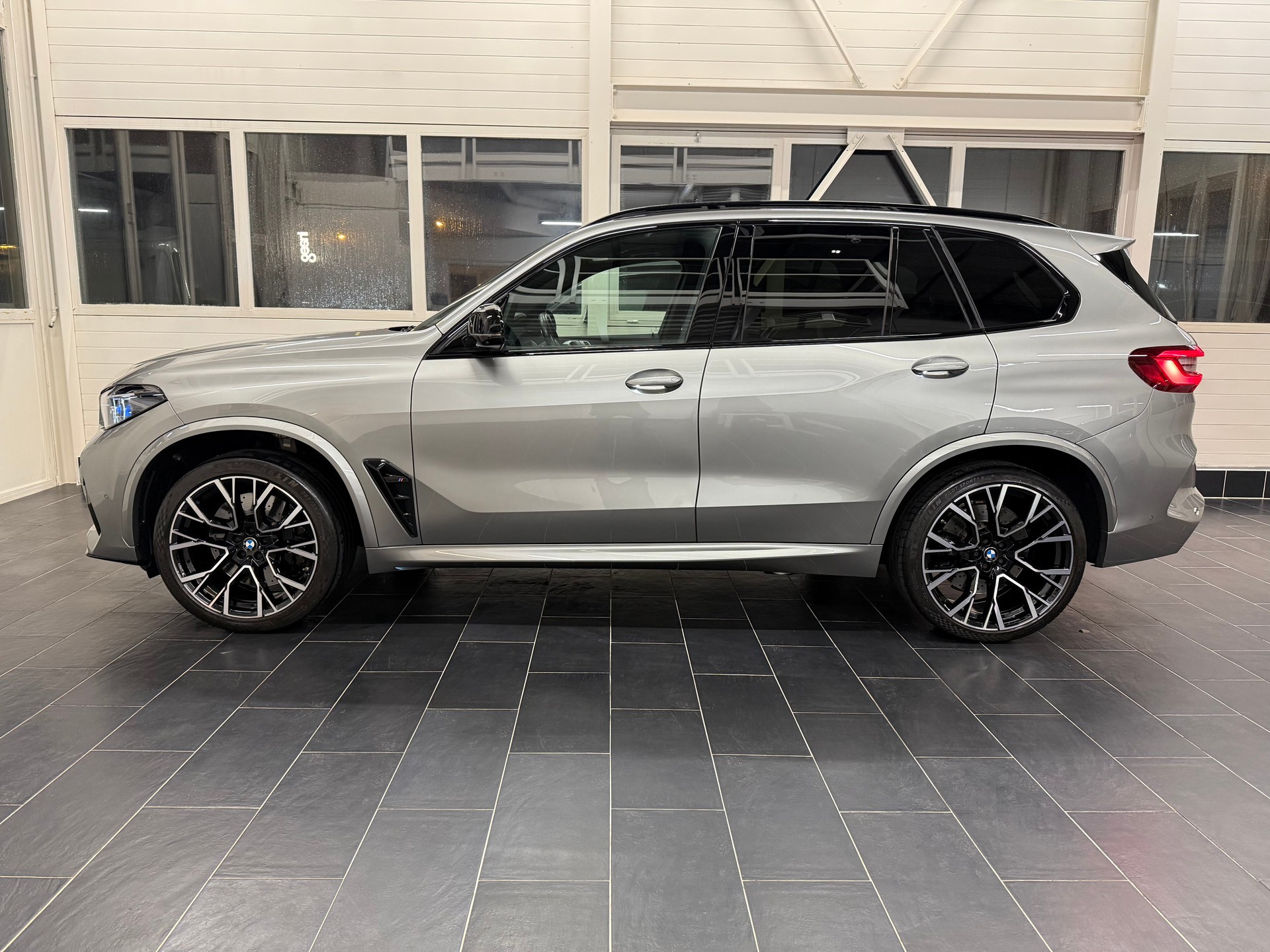 BMW X5M Competition Steptronic Competition-showroom-element-3