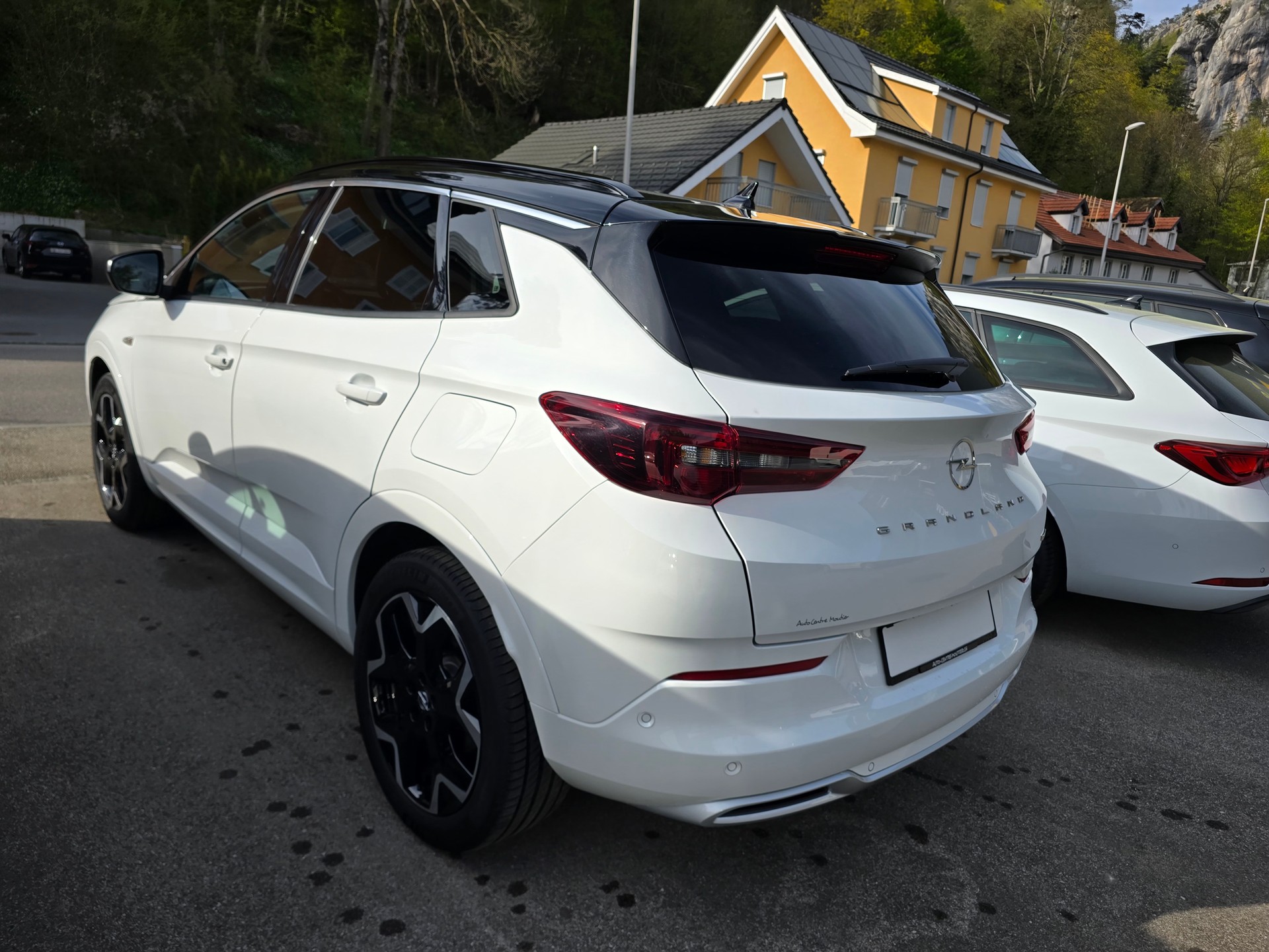 OPEL Grandland 1.6 Hybrid Ultimate Automatik-image-2