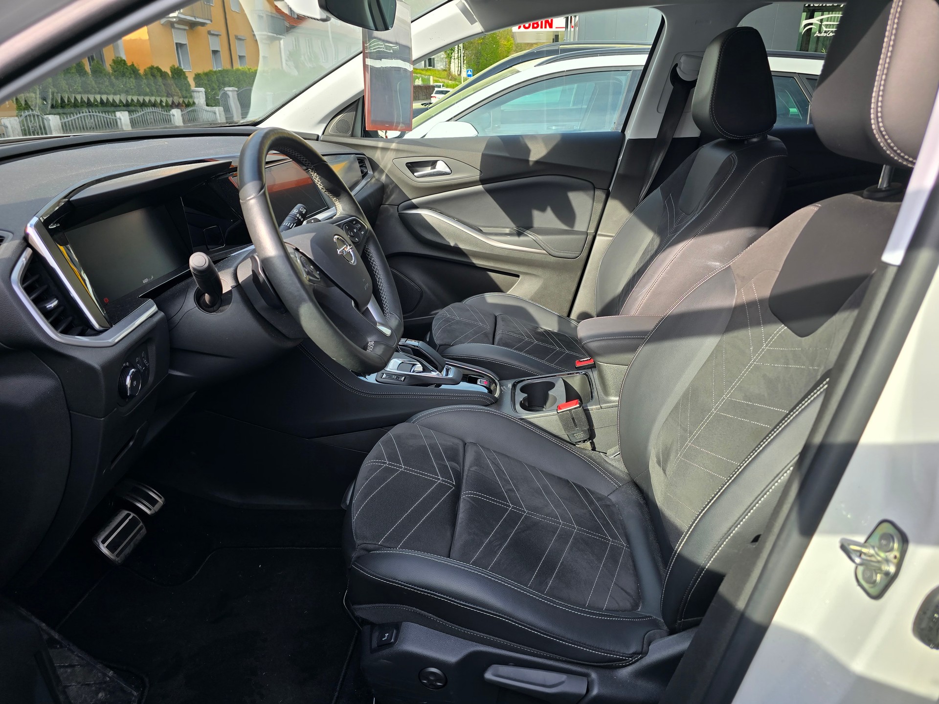 OPEL Grandland 1.6 Hybrid Ultimate Automatik-image-4