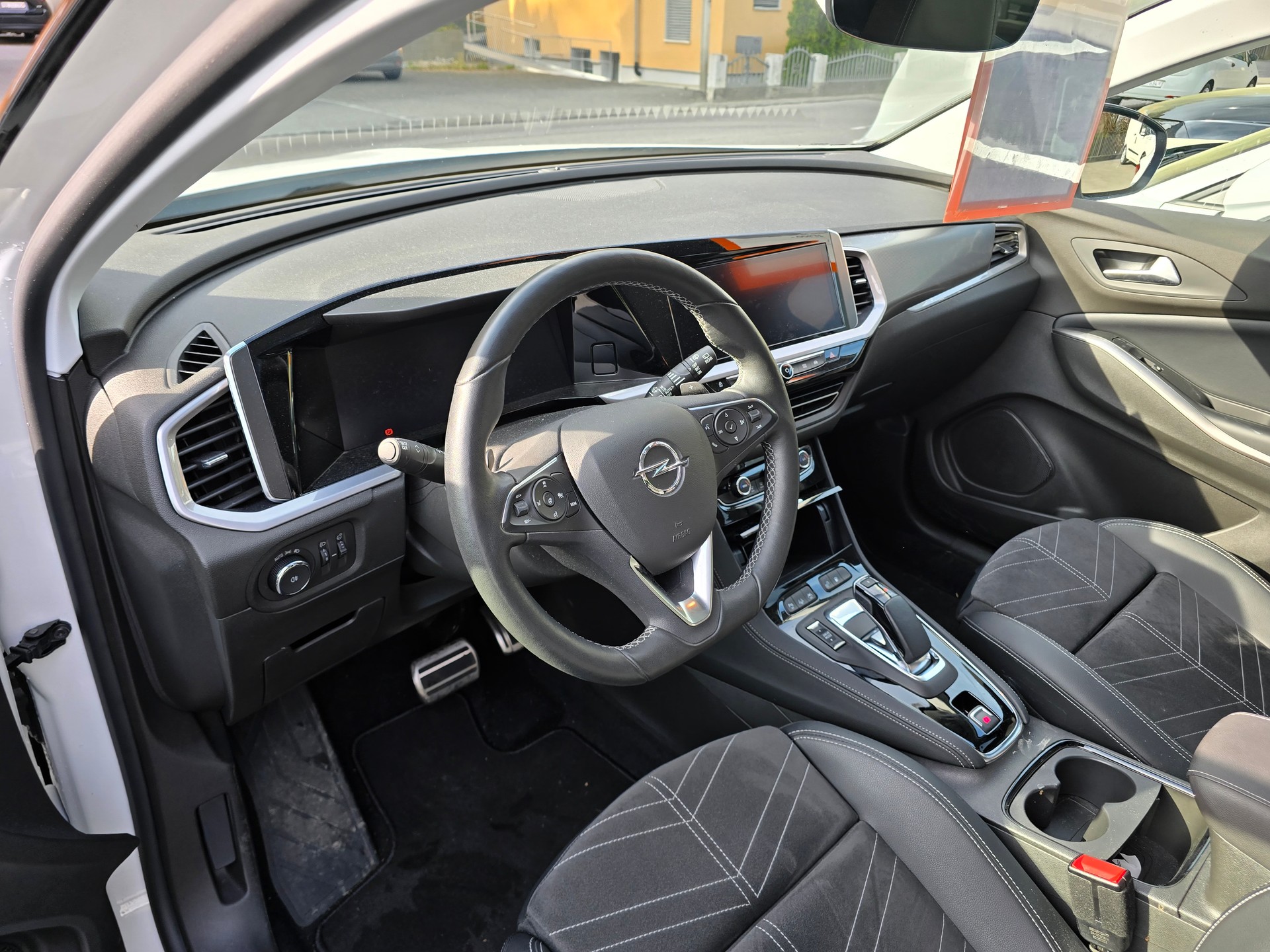 OPEL Grandland 1.6 Hybrid Ultimate Automatik-image-5