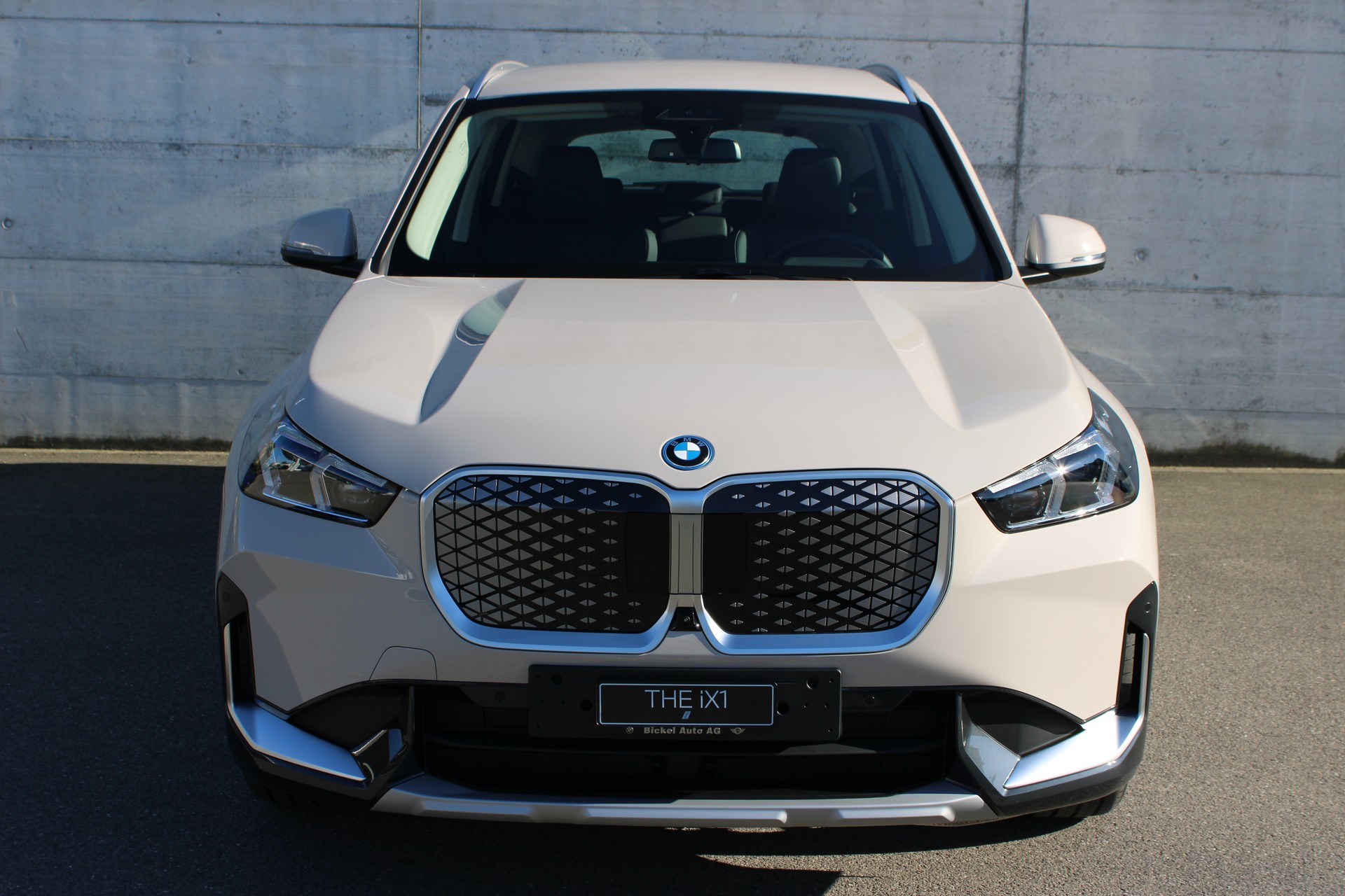 BMW iX1 xDrive 30 xLine-showroom-element-1