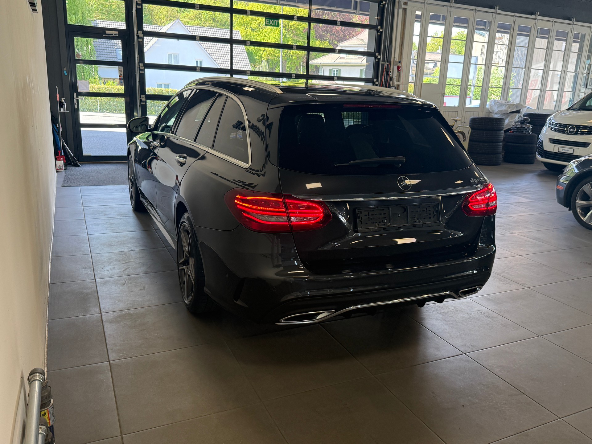 MERCEDES-BENZ C 200 Swiss Star AMG Line 4M 9G-Tronic-image-4