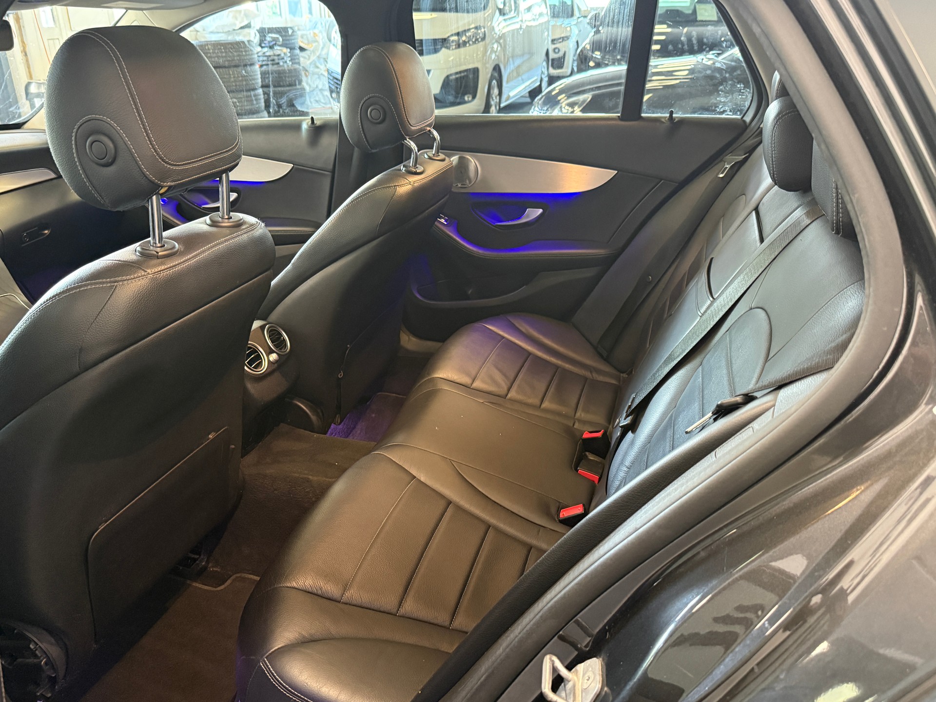 MERCEDES-BENZ C 200 Swiss Star AMG Line 4M 9G-Tronic-image-5