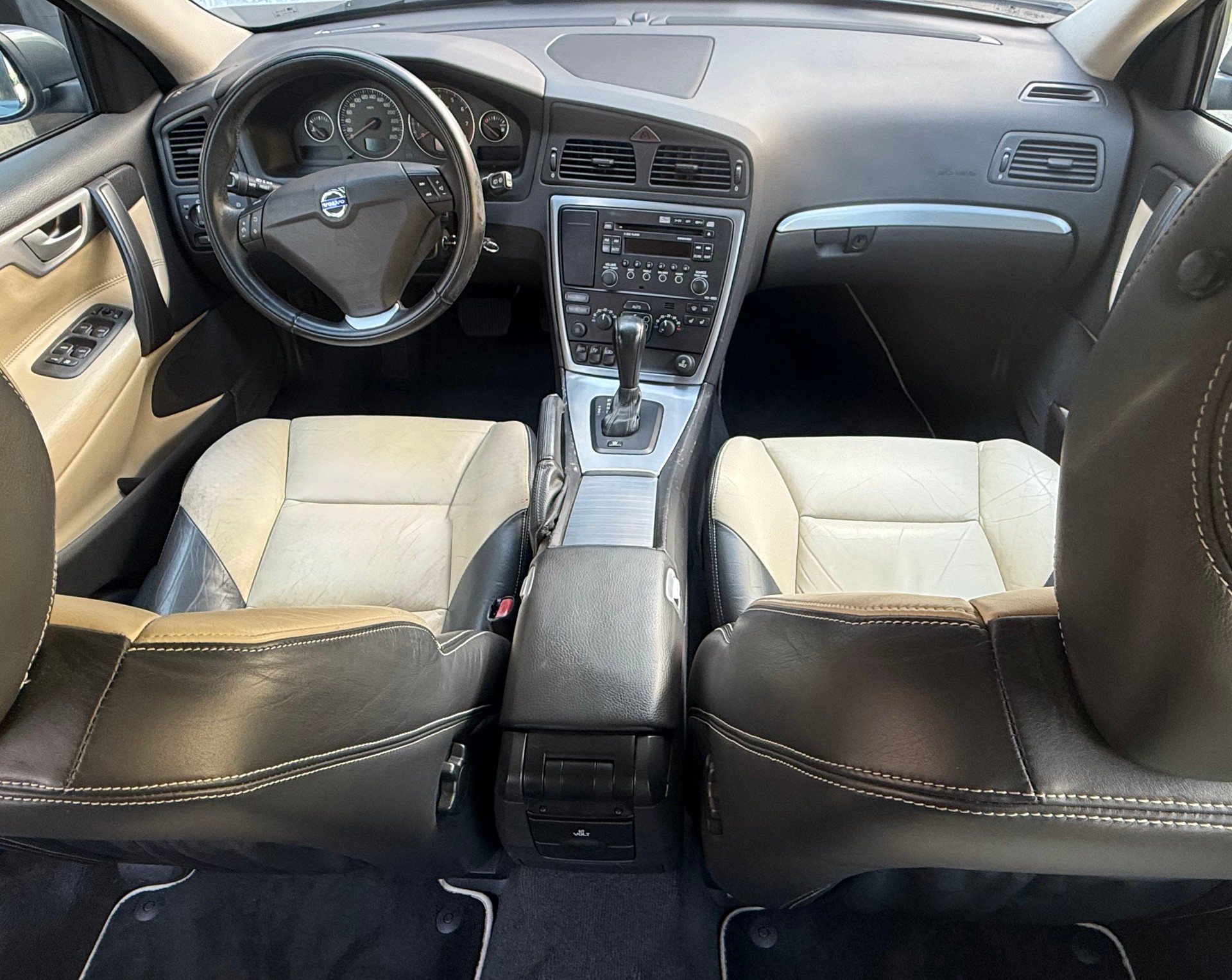 VOLVO V70 2.5T AWD Summum-image-3