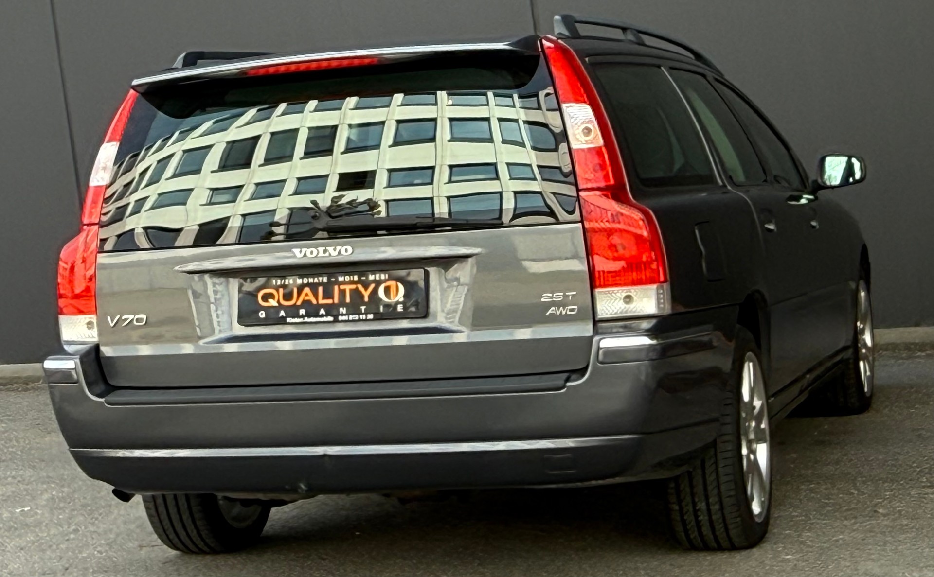 VOLVO V70 2.5T AWD Summum-image-2