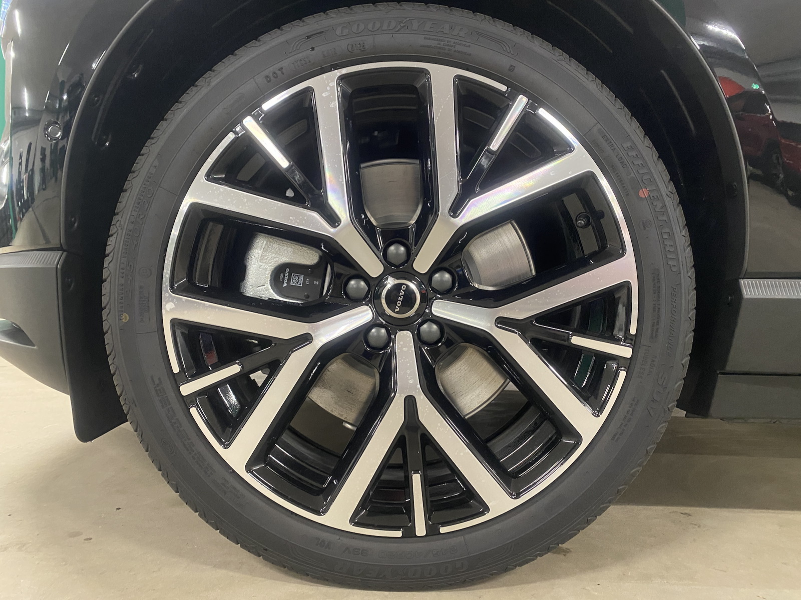 VOLVO EX 30 E60 Twin Ultra Performance Sw. Black Ed. AWD-image-14