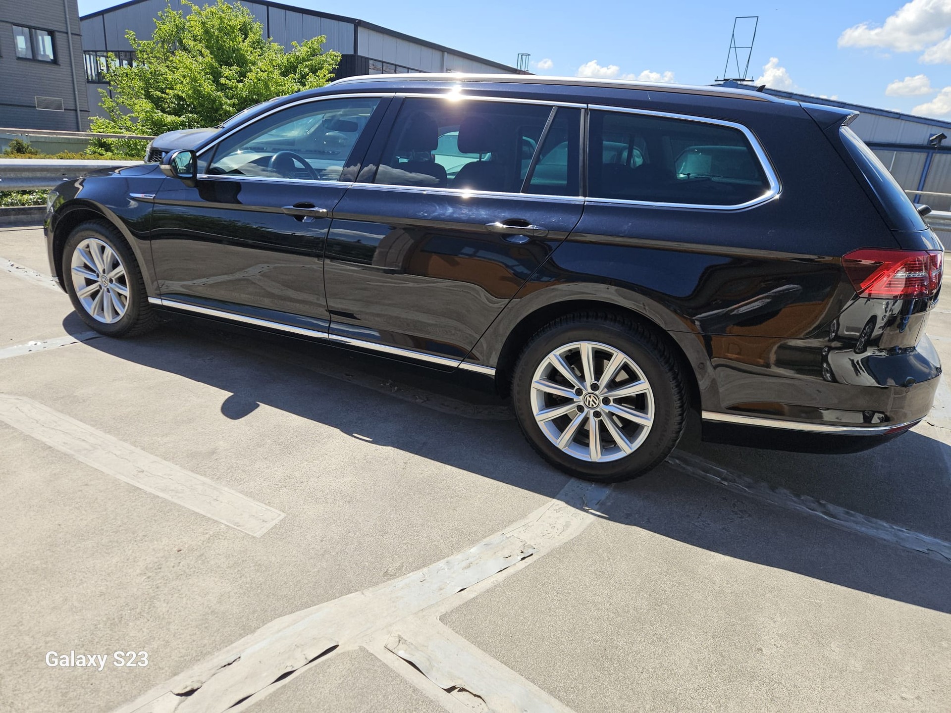 VW Passat Variant 2.0 TDI BMT Highline DSG 4Motion-image-1