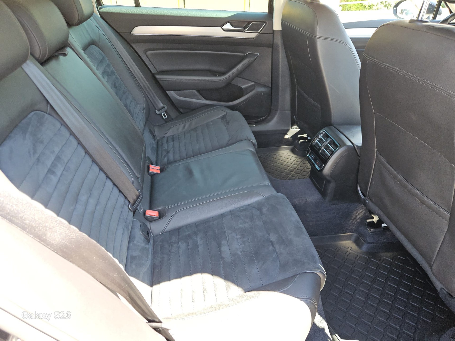 VW Passat Variant 2.0 TDI BMT Highline DSG 4Motion-image-8