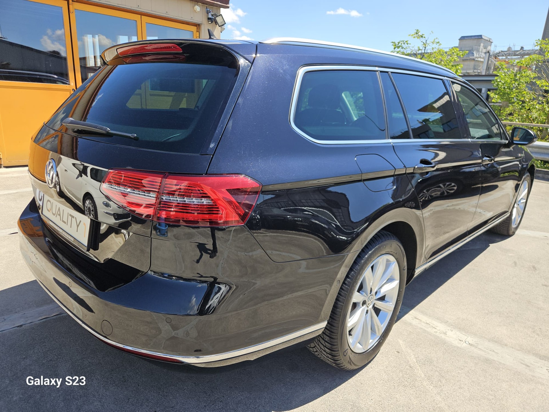 VW Passat Variant 2.0 TDI BMT Highline DSG 4Motion-image-3