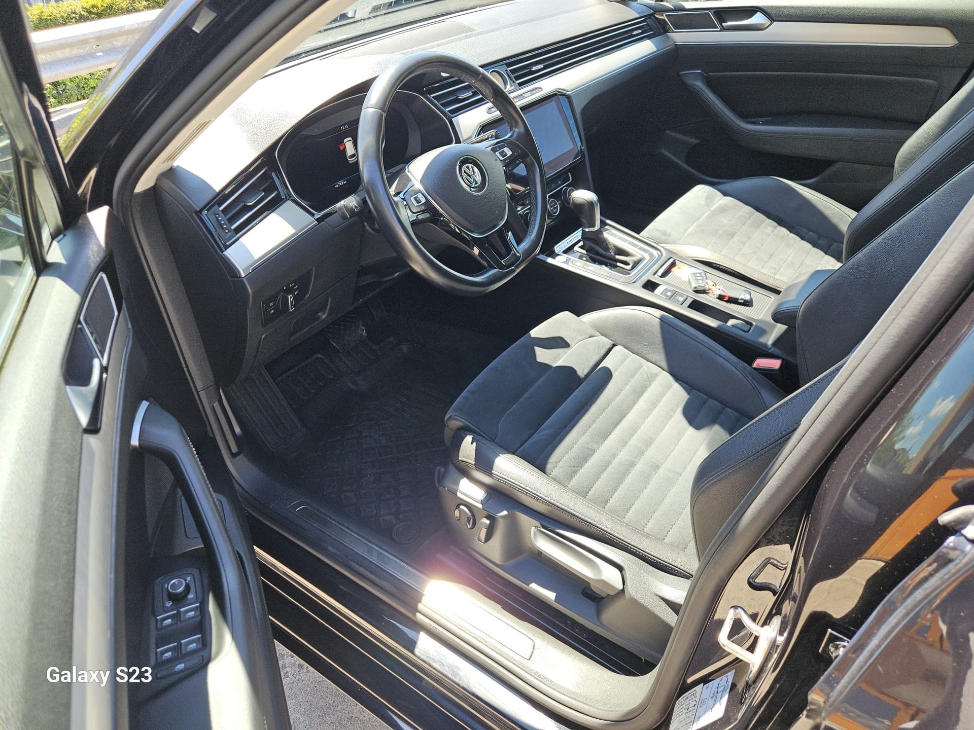VW Passat Variant 2.0 TDI BMT Highline DSG 4Motion-image-13