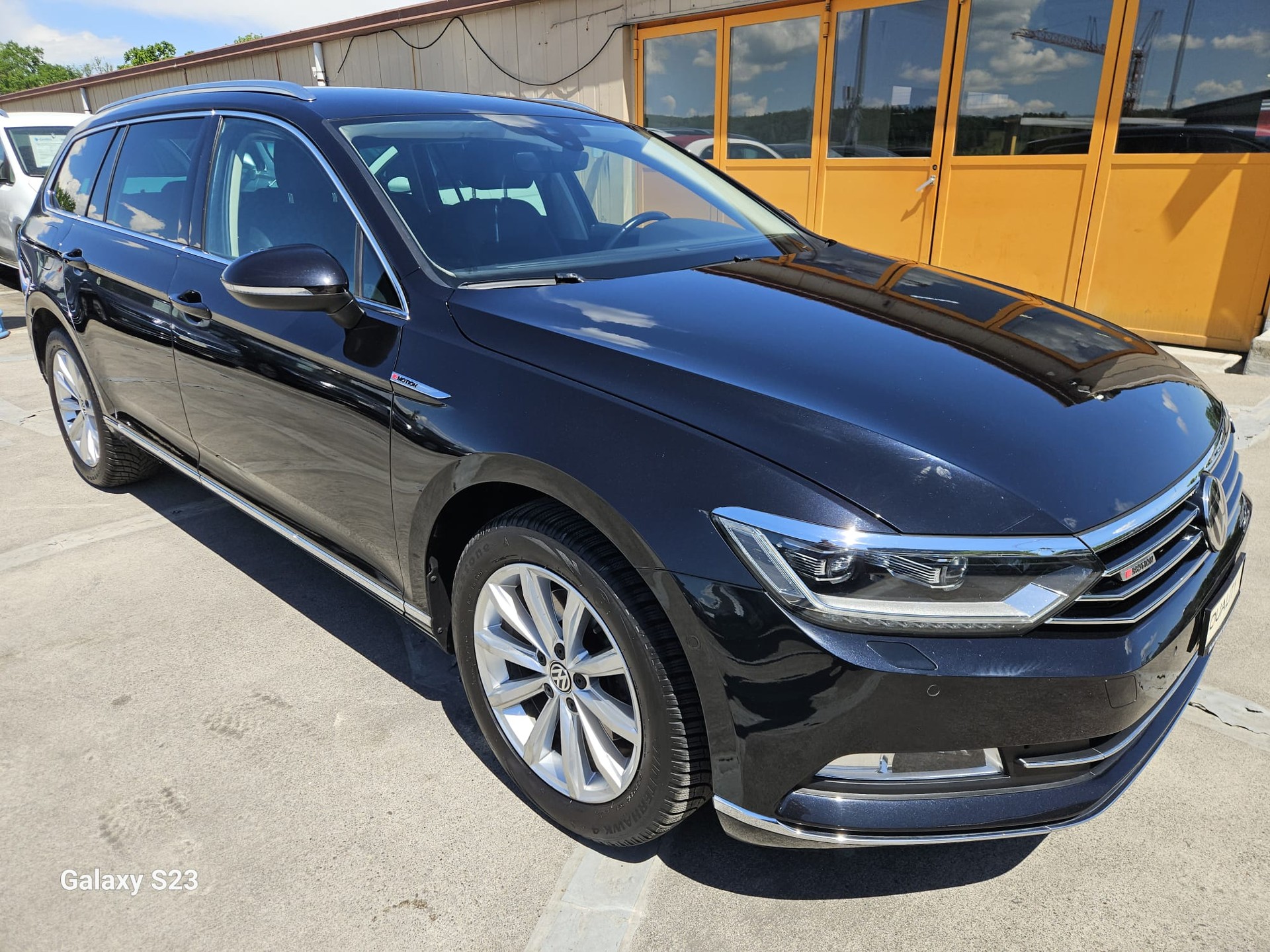 VW Passat Variant 2.0 TDI BMT Highline DSG 4Motion-image-5